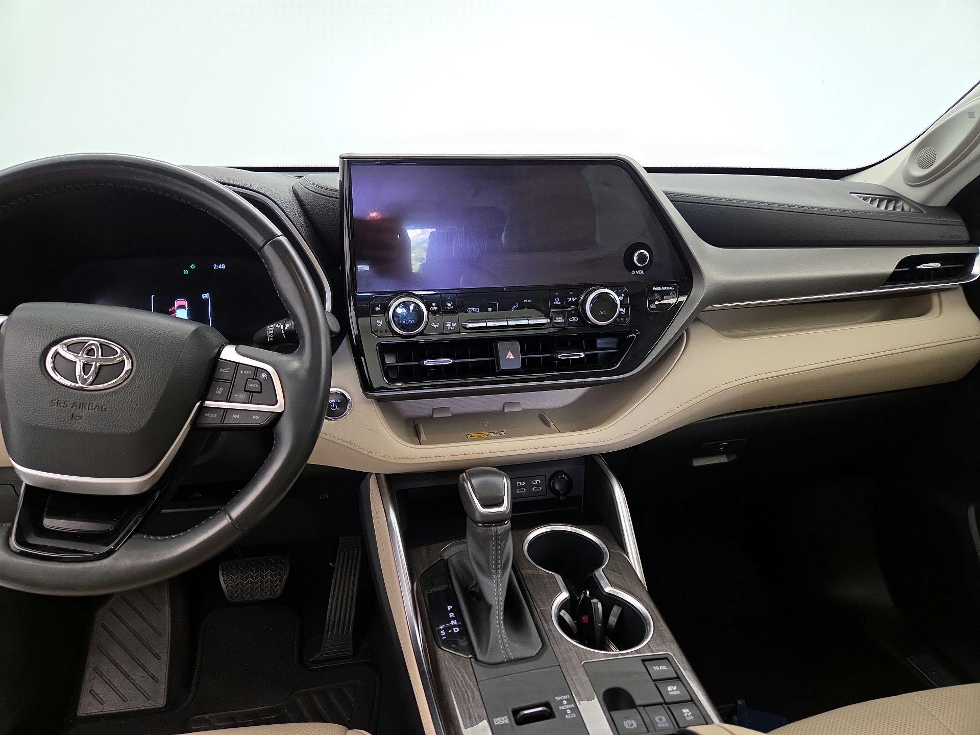 Thumbnail: 2023 Toyota Highlander - 9
