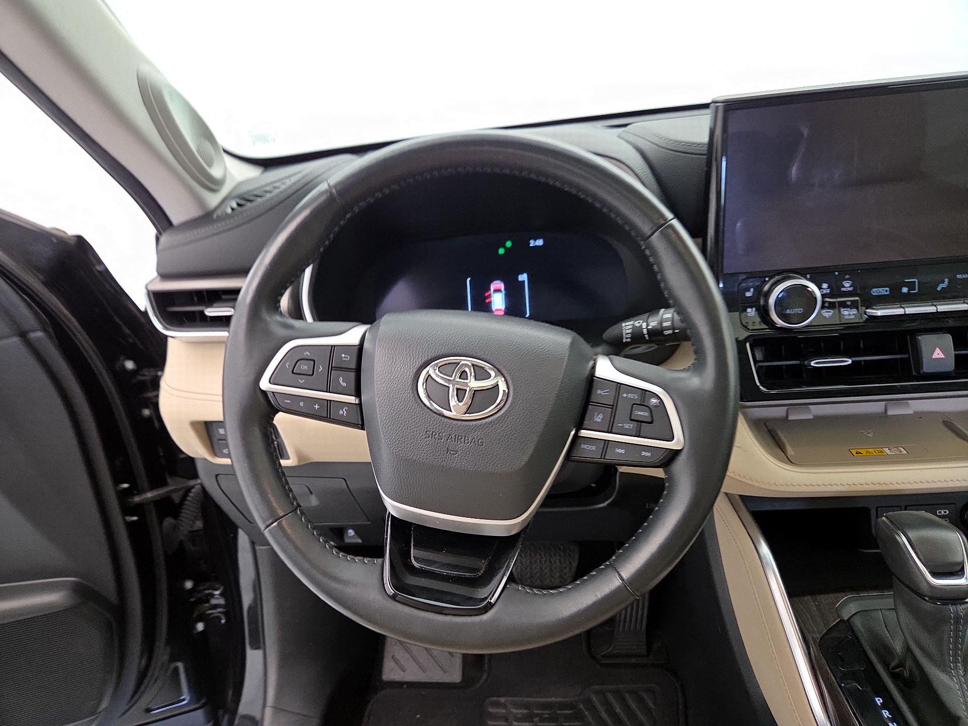 Thumbnail: 2023 Toyota Highlander - 10