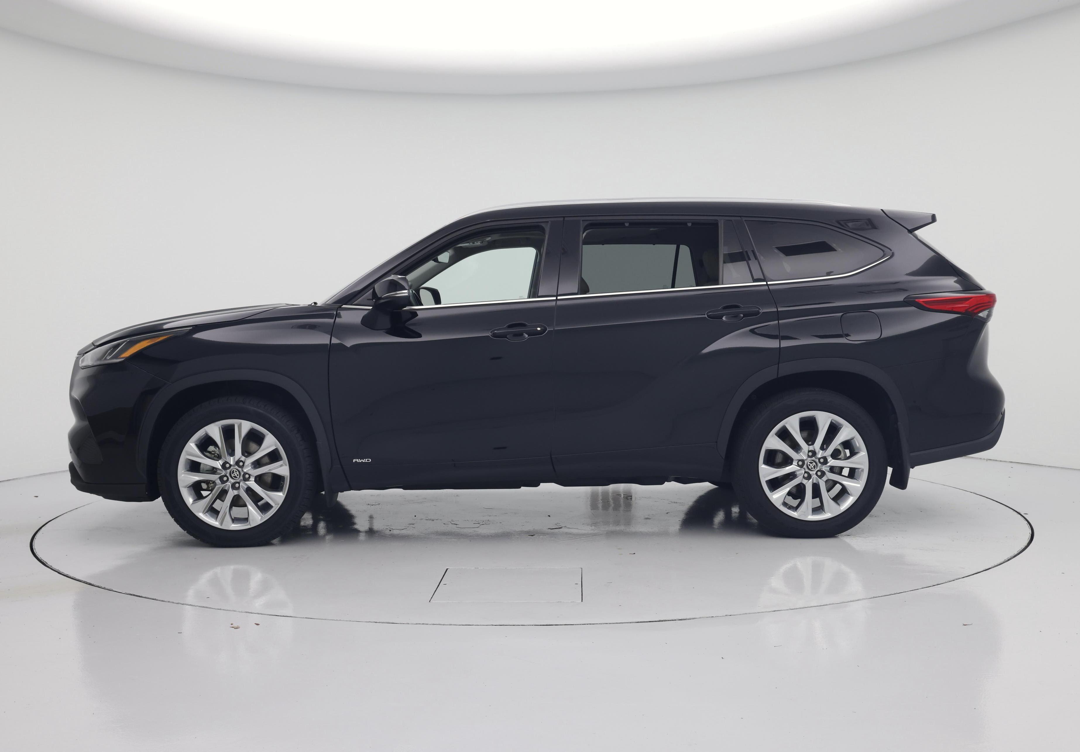 Thumbnail: 2023 Toyota Highlander - 3