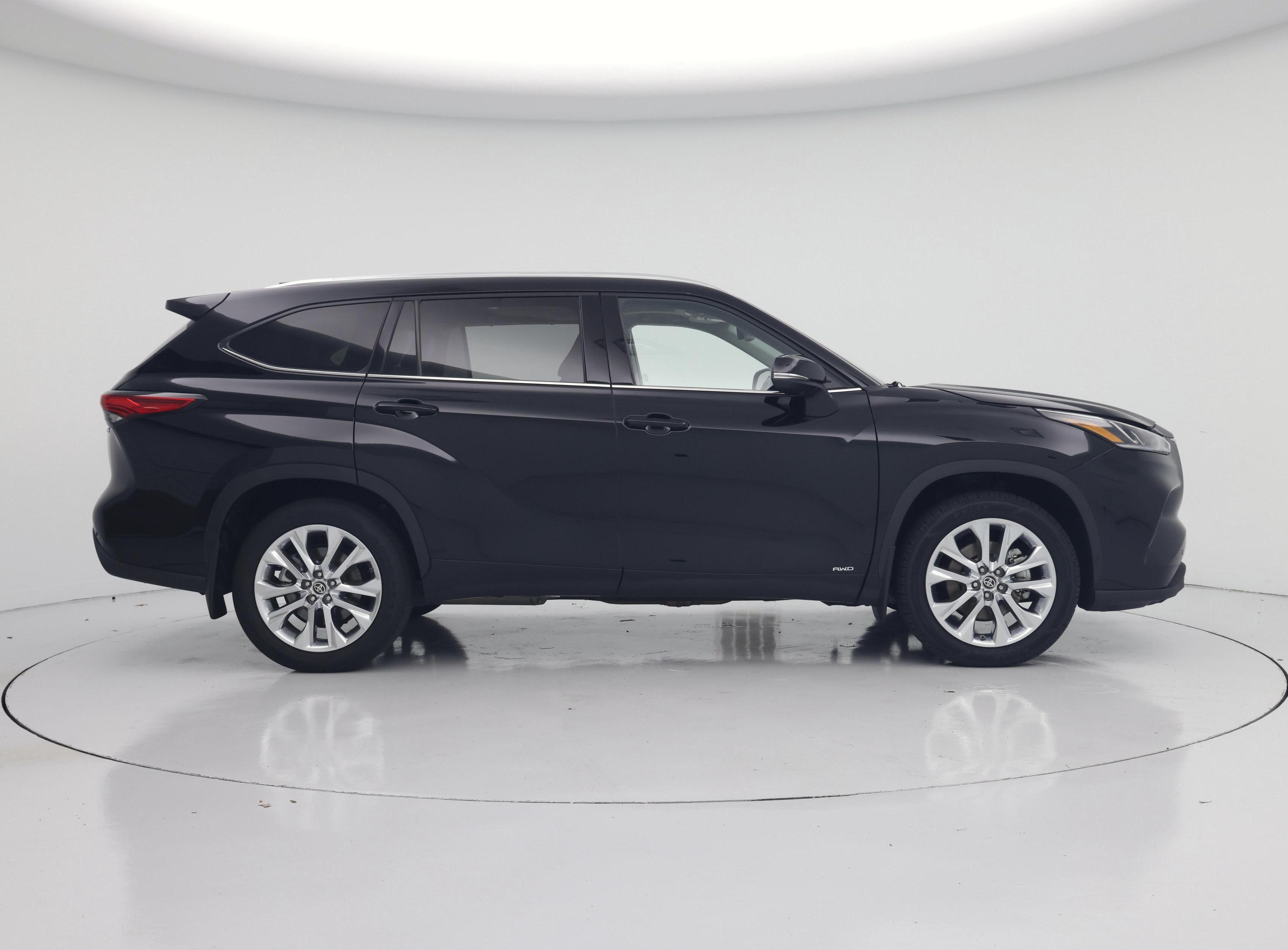 Thumbnail: 2023 Toyota Highlander - 7
