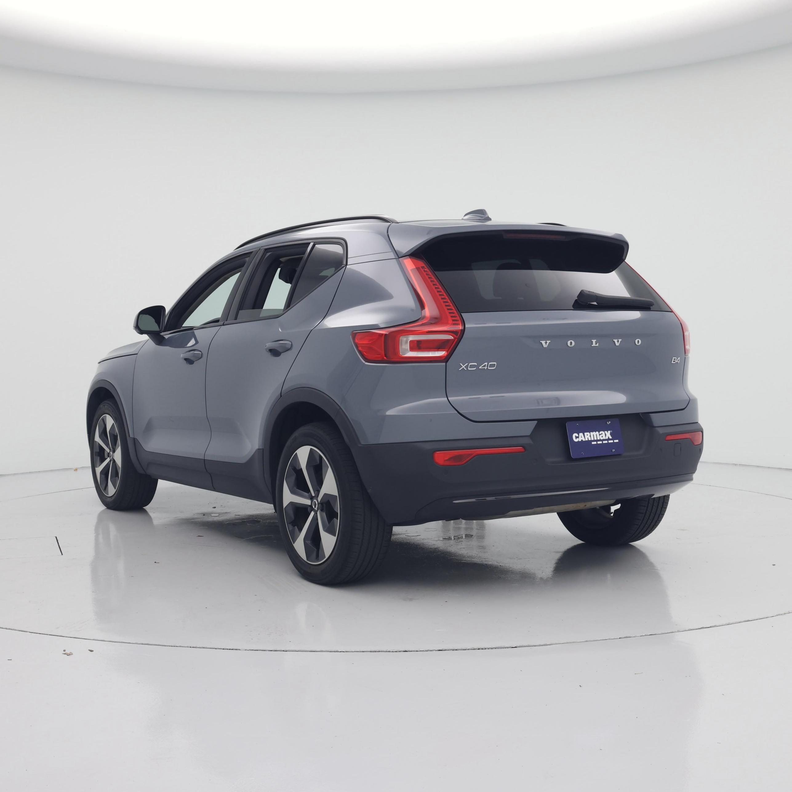 Thumbnail: 2023 Volvo XC40 - 2
