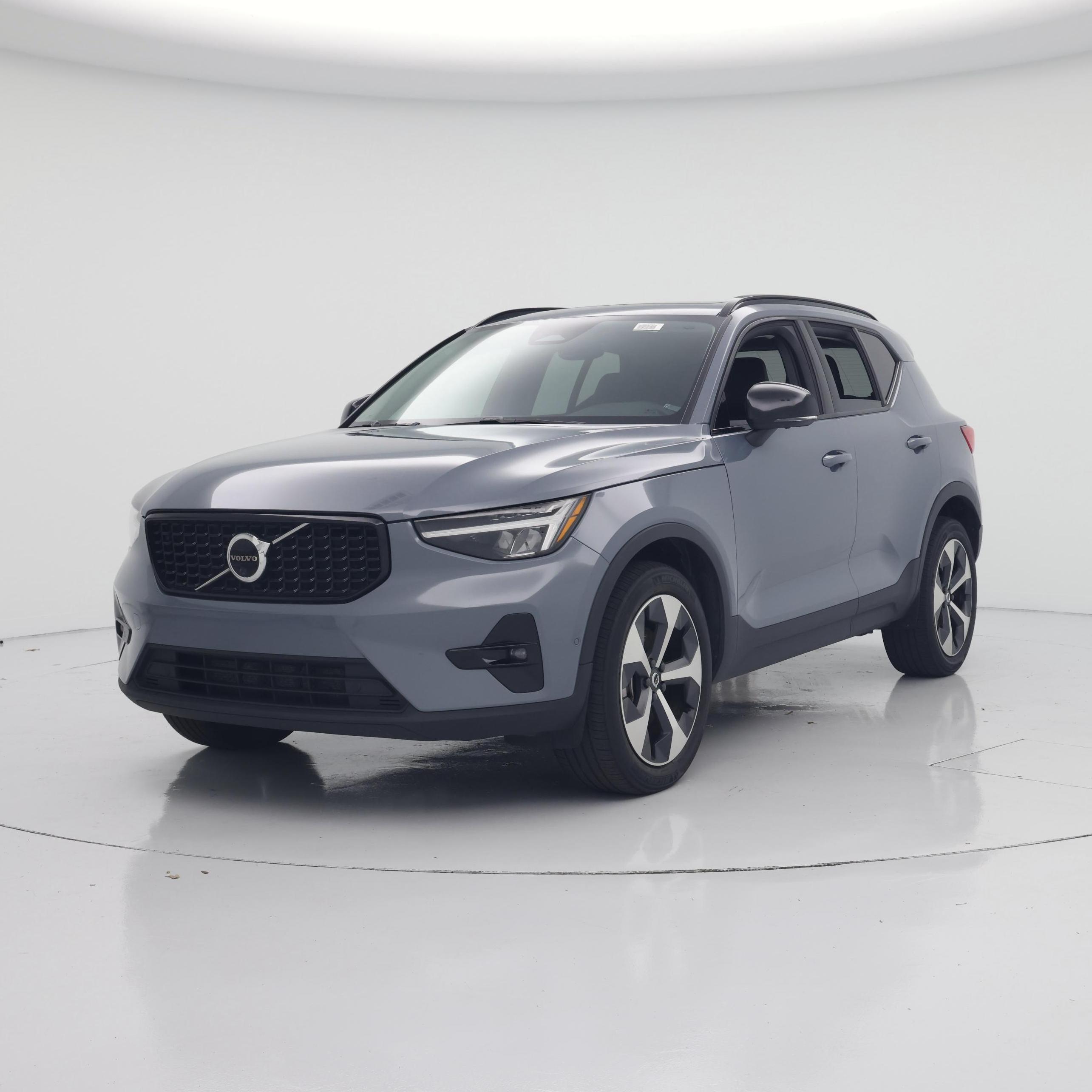 Thumbnail: 2023 Volvo XC40 - 4