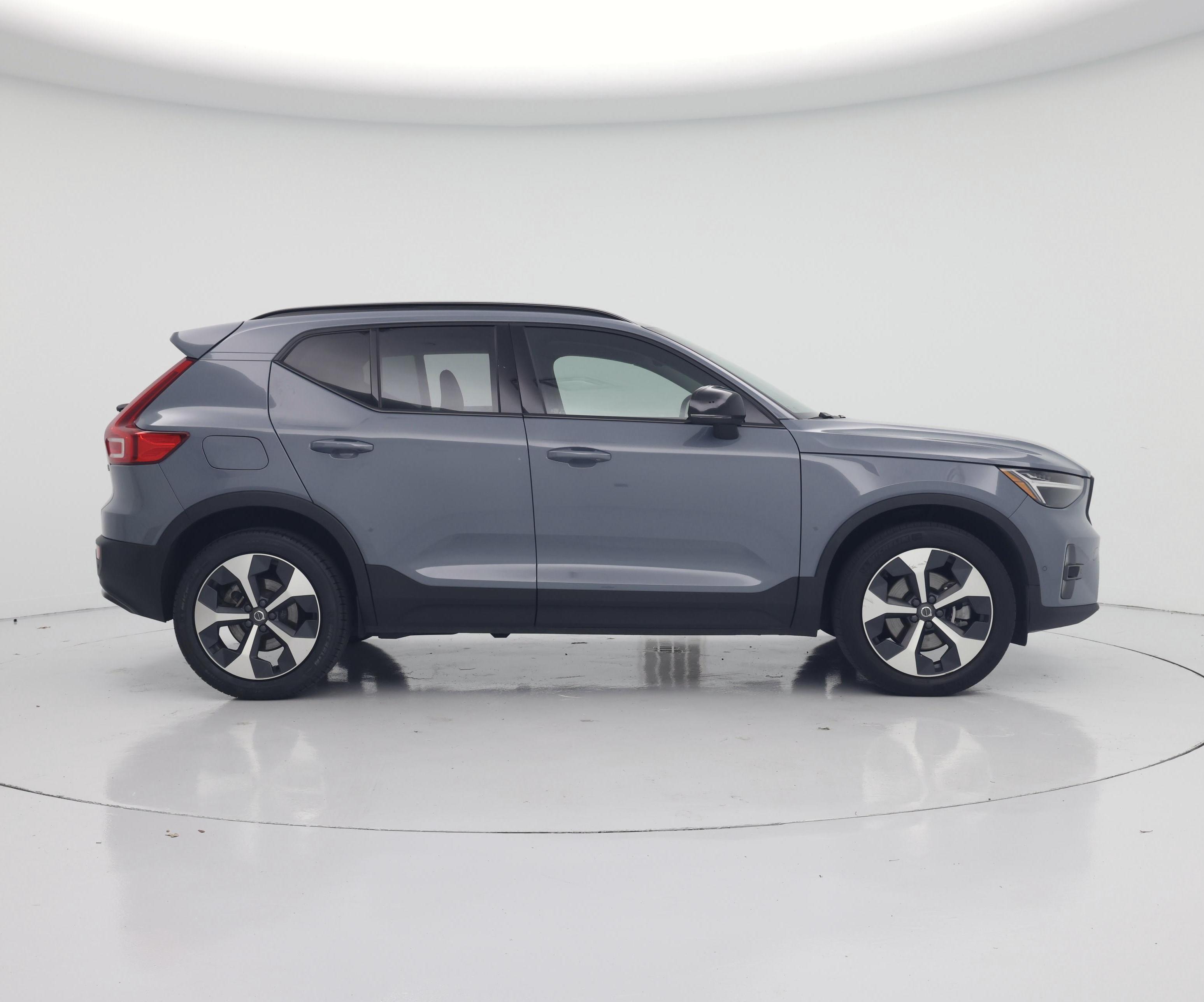 Thumbnail: 2023 Volvo XC40 - 7