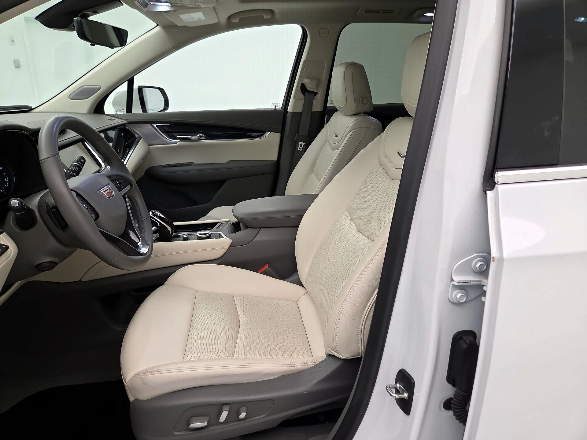 Thumbnail: 2021 Cadillac XT6 - 11