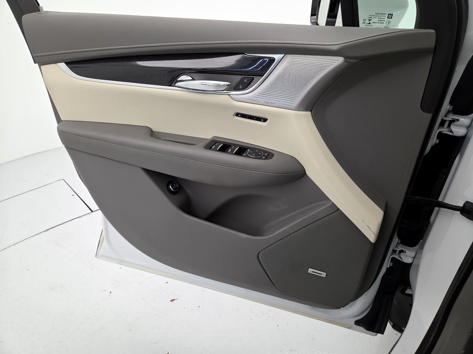 Thumbnail: 2021 Cadillac XT6 - 12