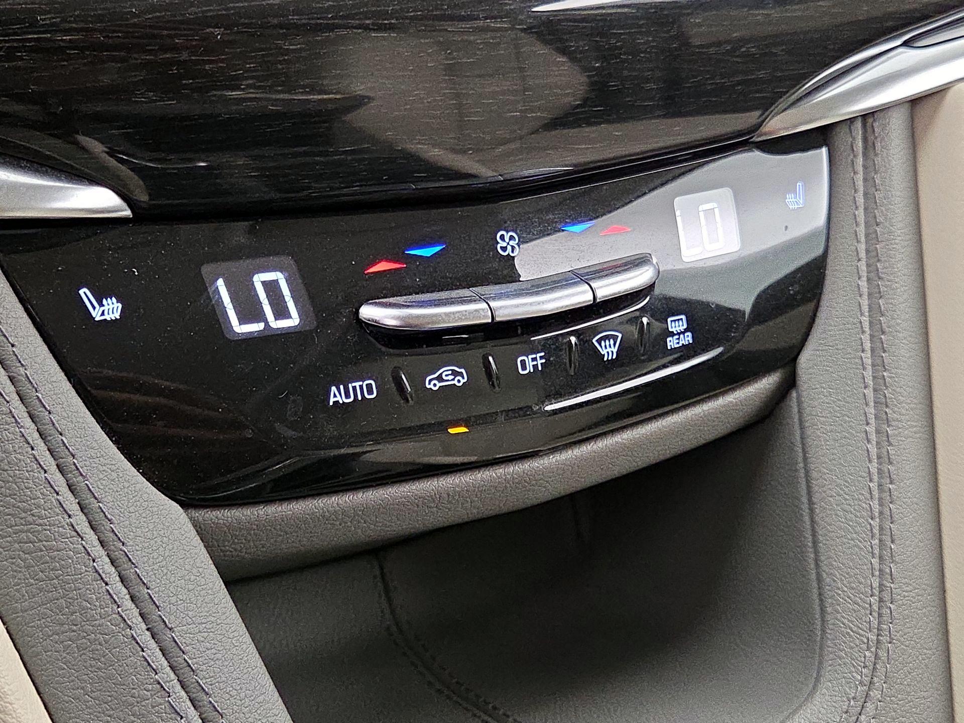 Thumbnail: 2021 Cadillac XT6 - 16