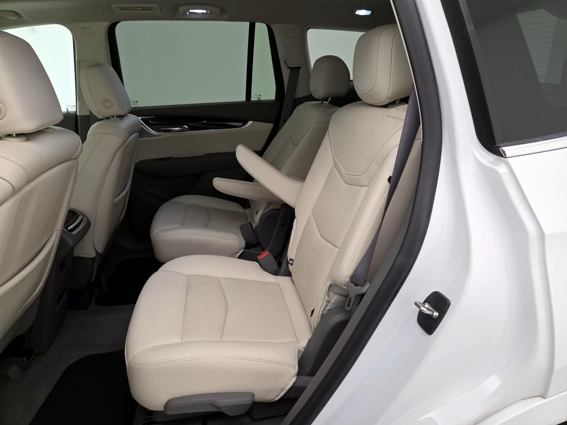 Thumbnail: 2021 Cadillac XT6 - 19