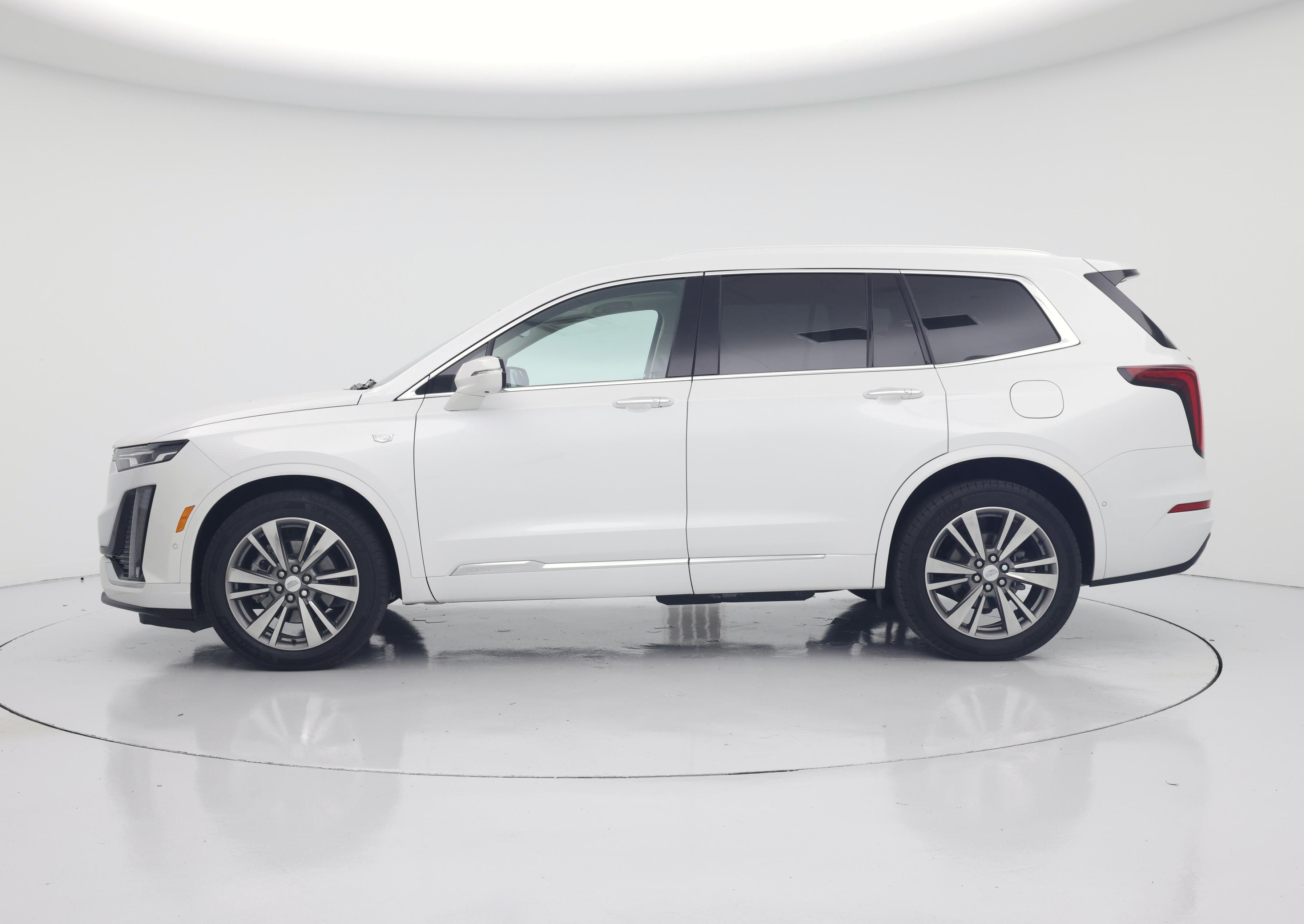 Thumbnail: 2021 Cadillac XT6 - 3