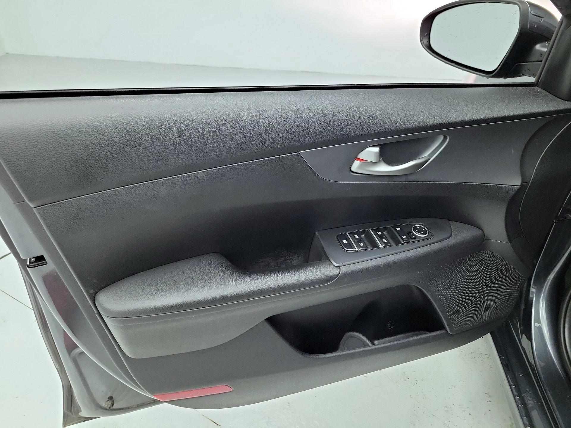 Thumbnail: 2021 Kia Forte - 12