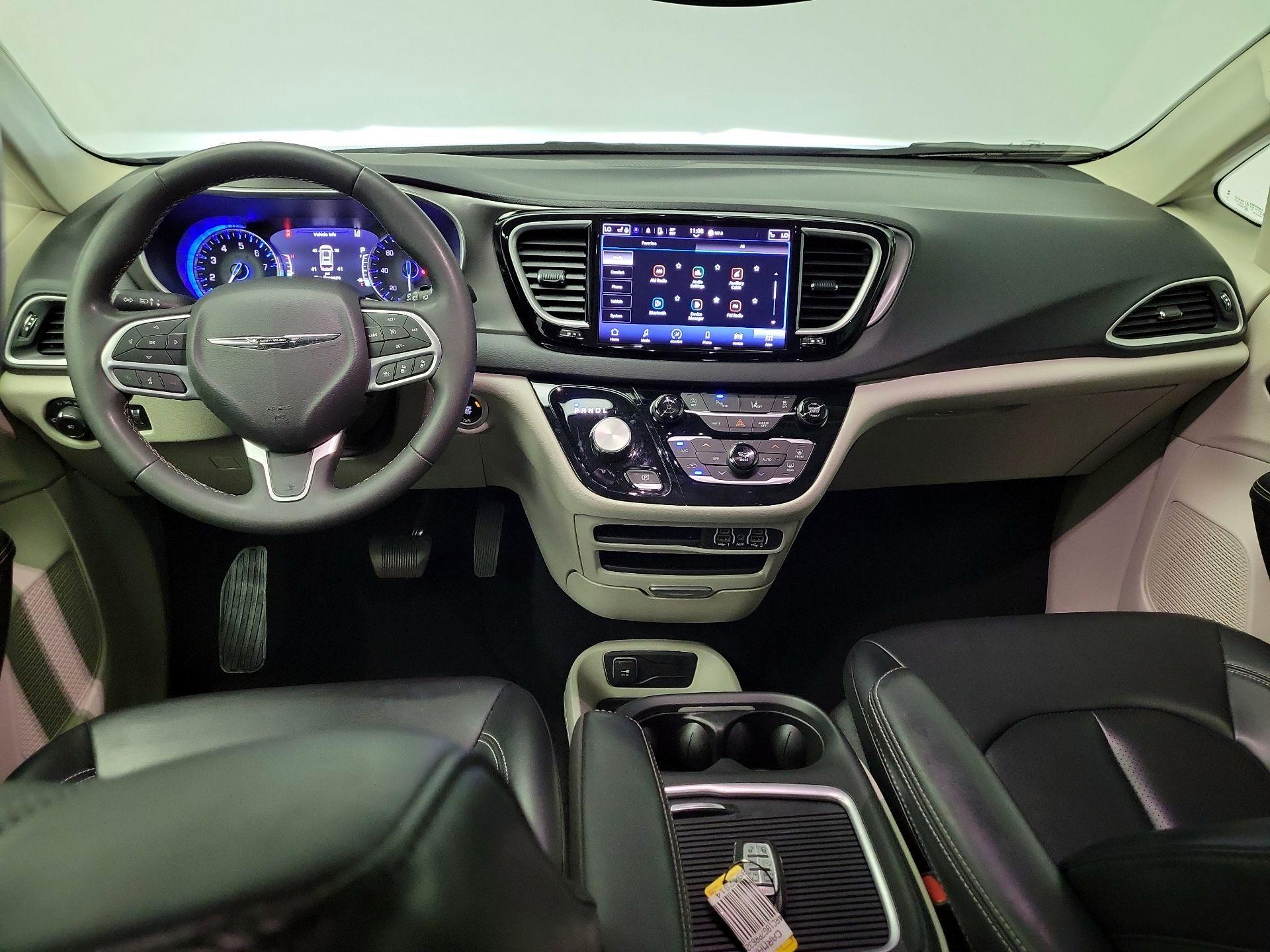 Thumbnail: 2023 Chrysler Pacifica - 9