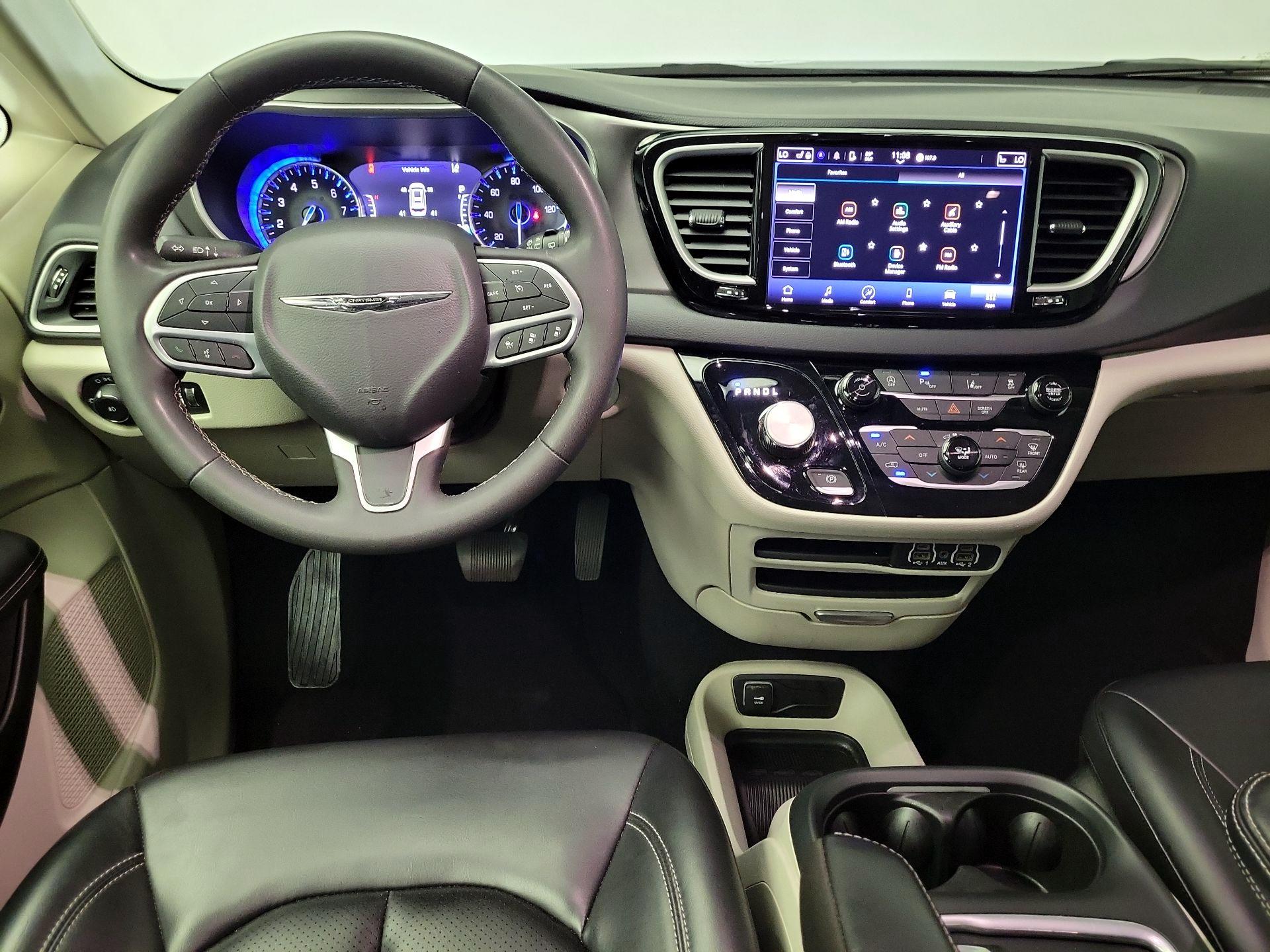 Thumbnail: 2023 Chrysler Pacifica - 10