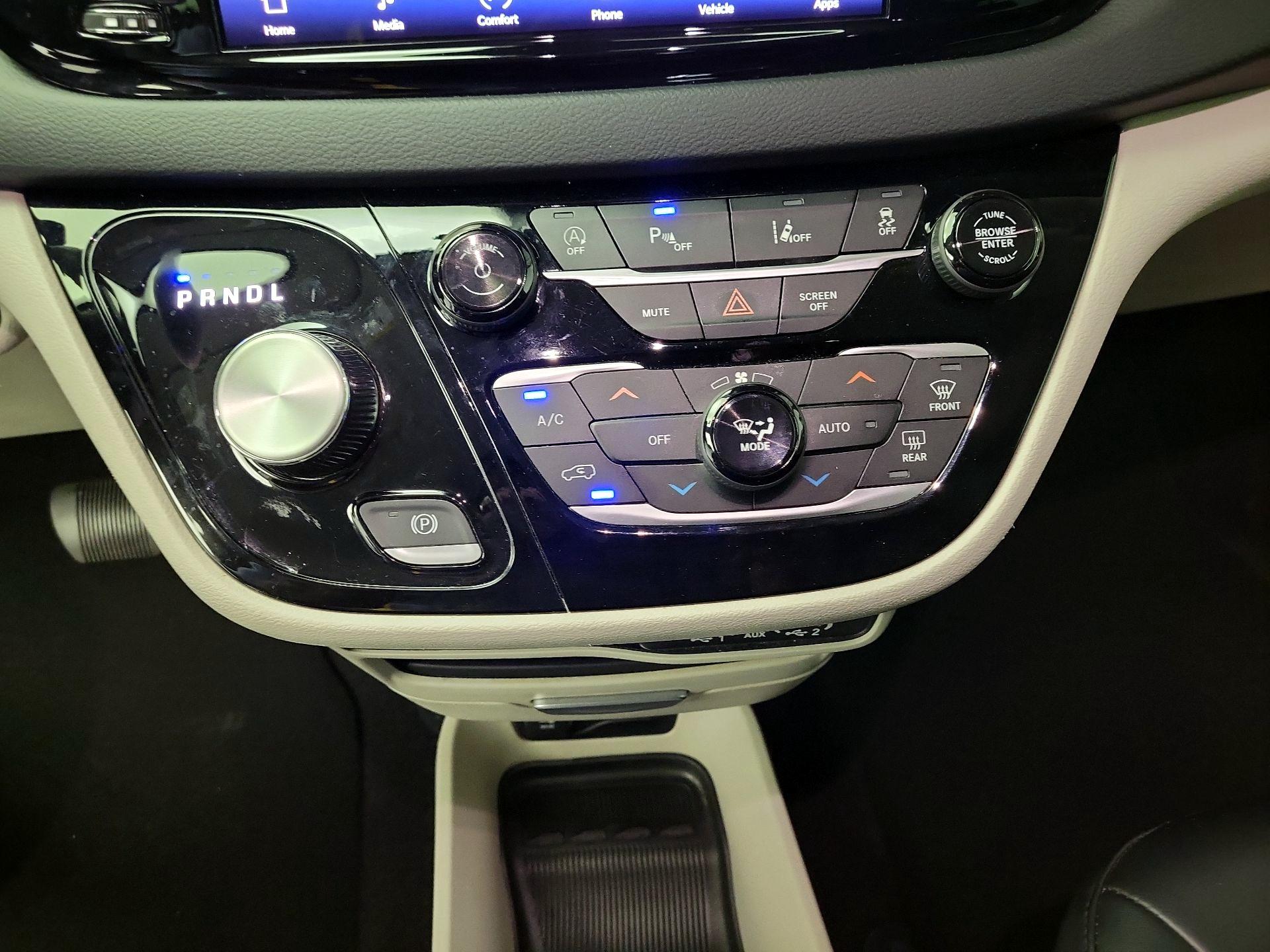 Thumbnail: 2023 Chrysler Pacifica - 16