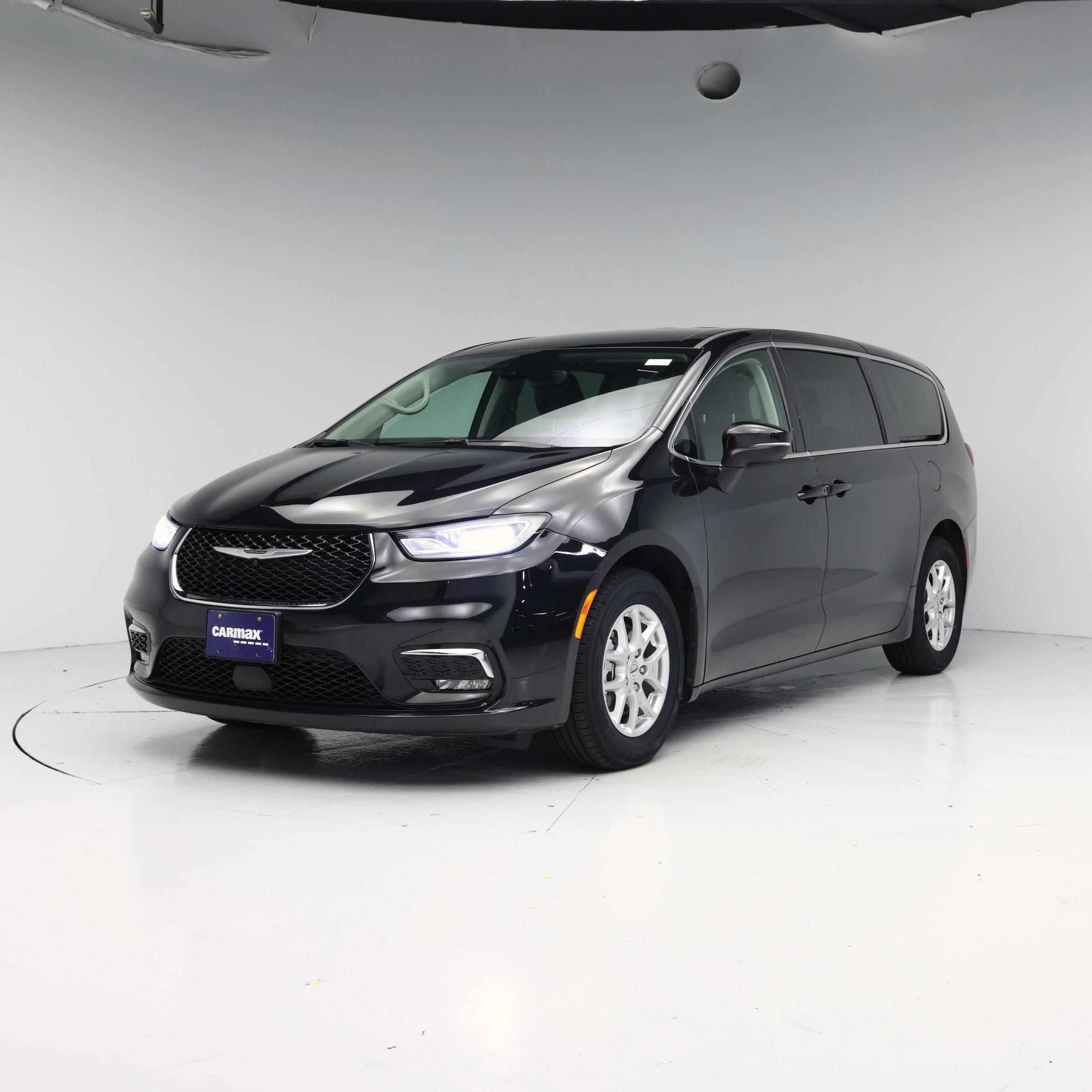 Thumbnail: 2023 Chrysler Pacifica - 4