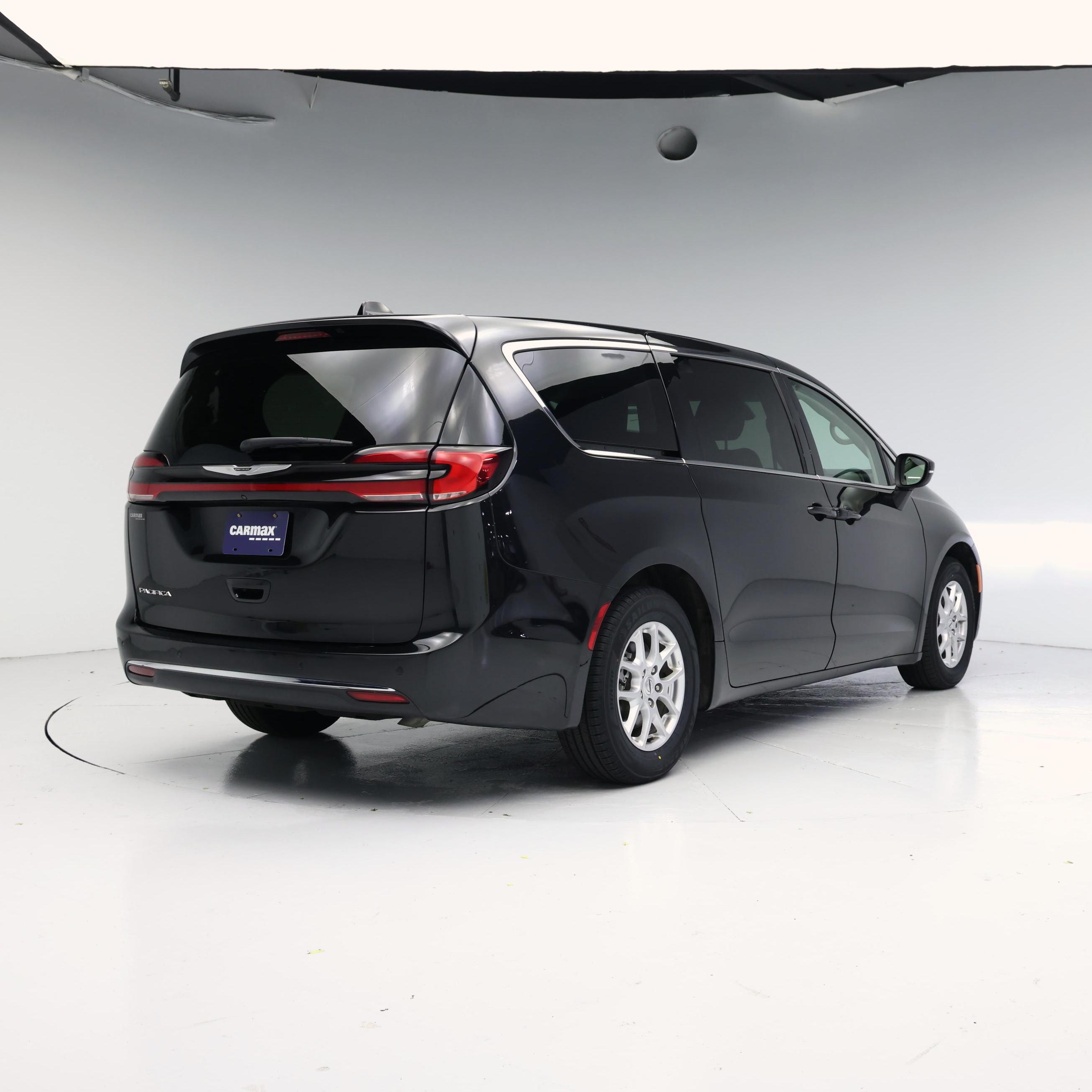 Thumbnail: 2023 Chrysler Pacifica - 8
