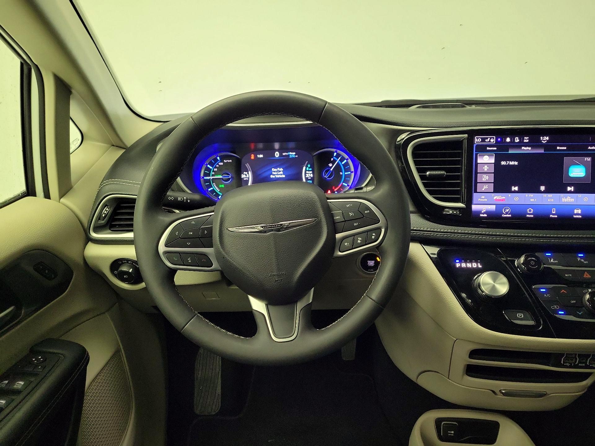Thumbnail: 2023 Chrysler Pacifica - 10