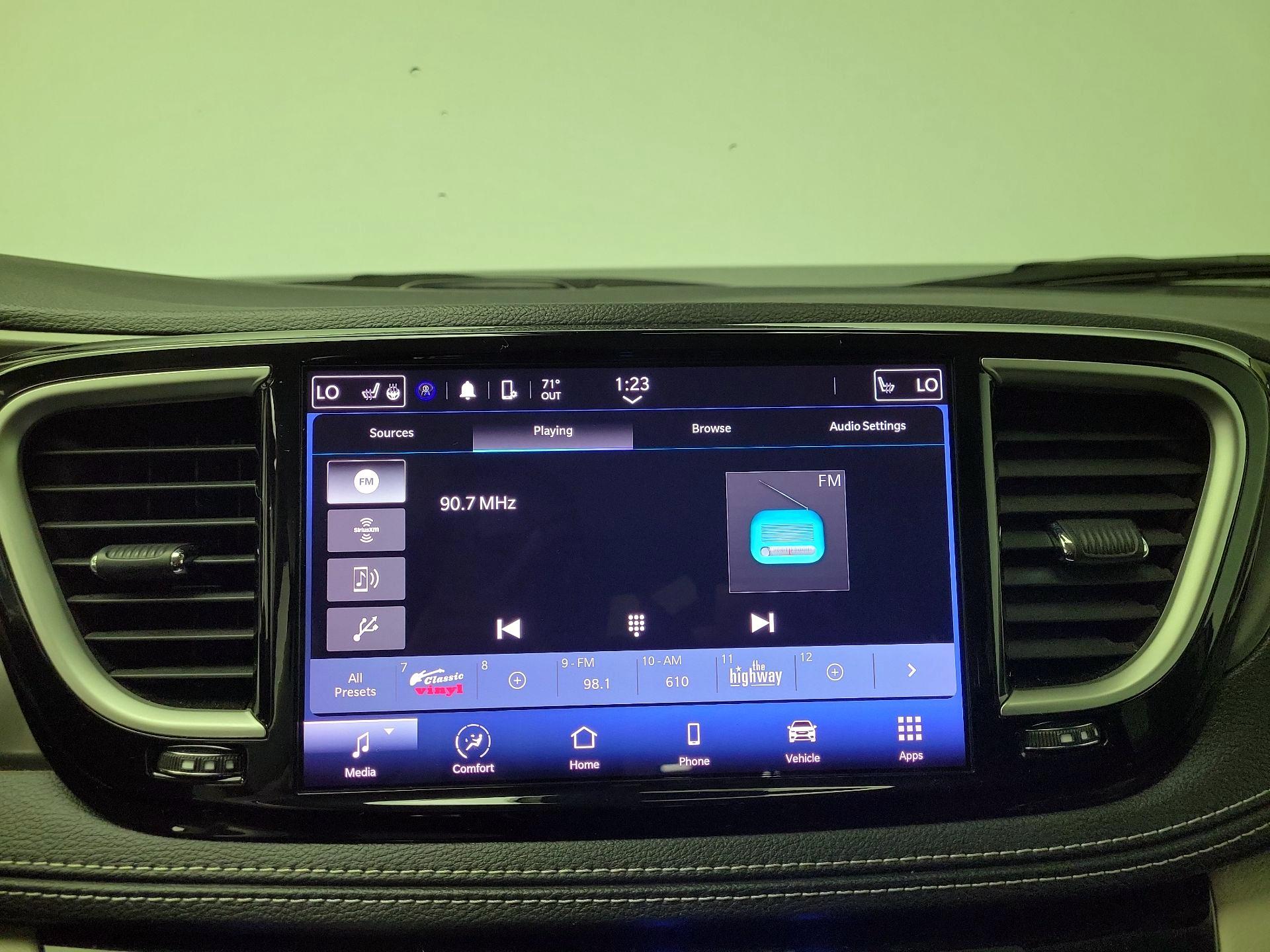 Thumbnail: 2023 Chrysler Pacifica - 15