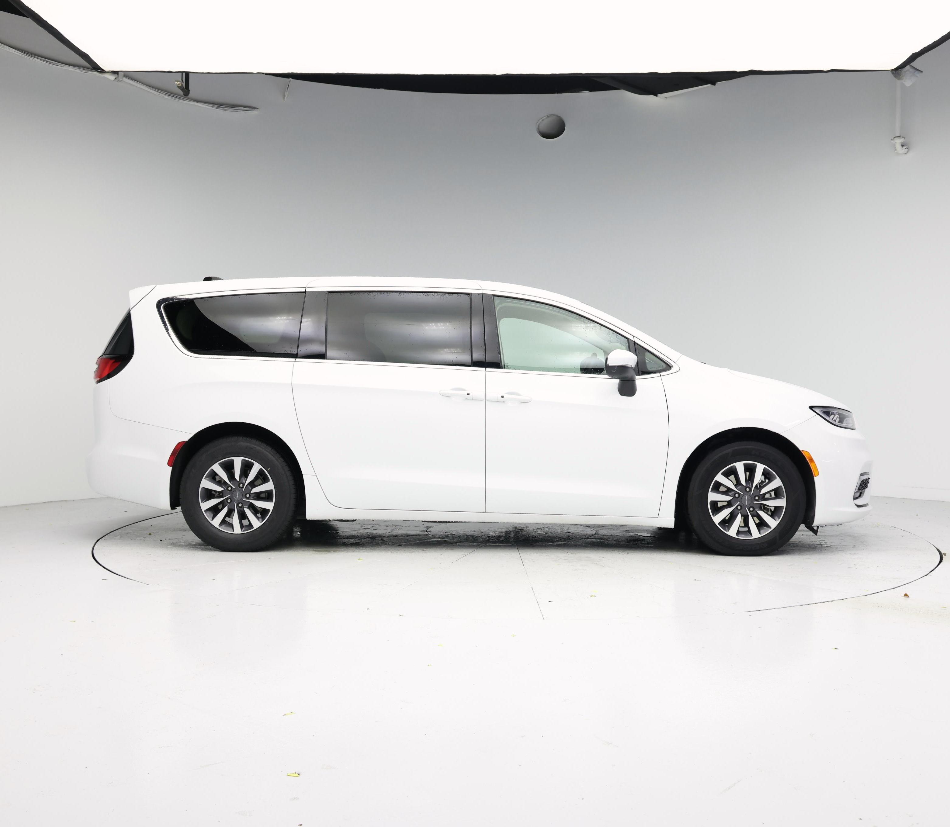 Thumbnail: 2023 Chrysler Pacifica - 7