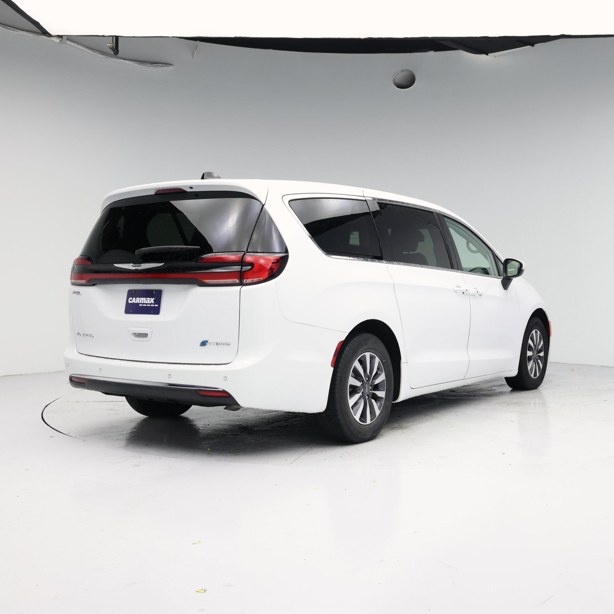 Thumbnail: 2023 Chrysler Pacifica - 8