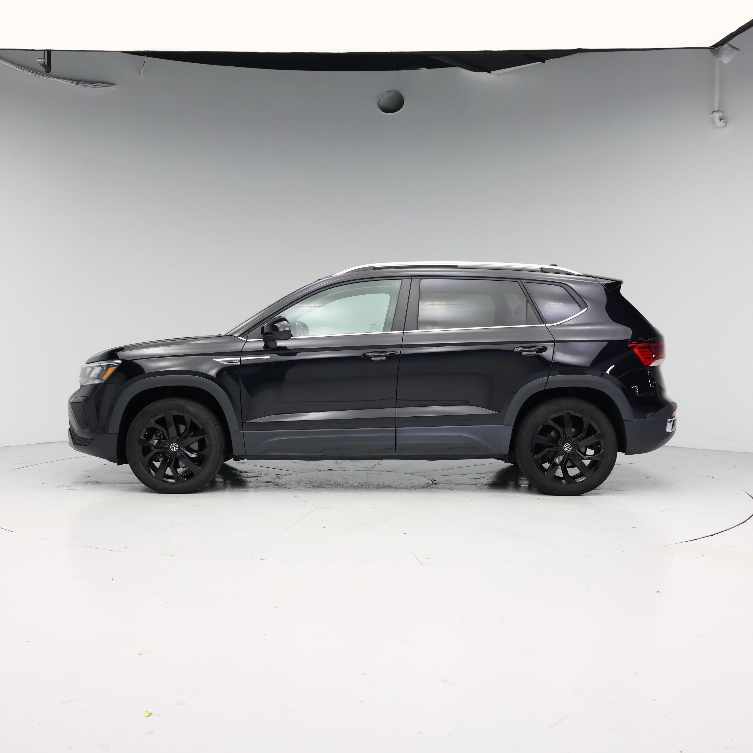 Thumbnail: 2023 Volkswagen Tiguan - 3