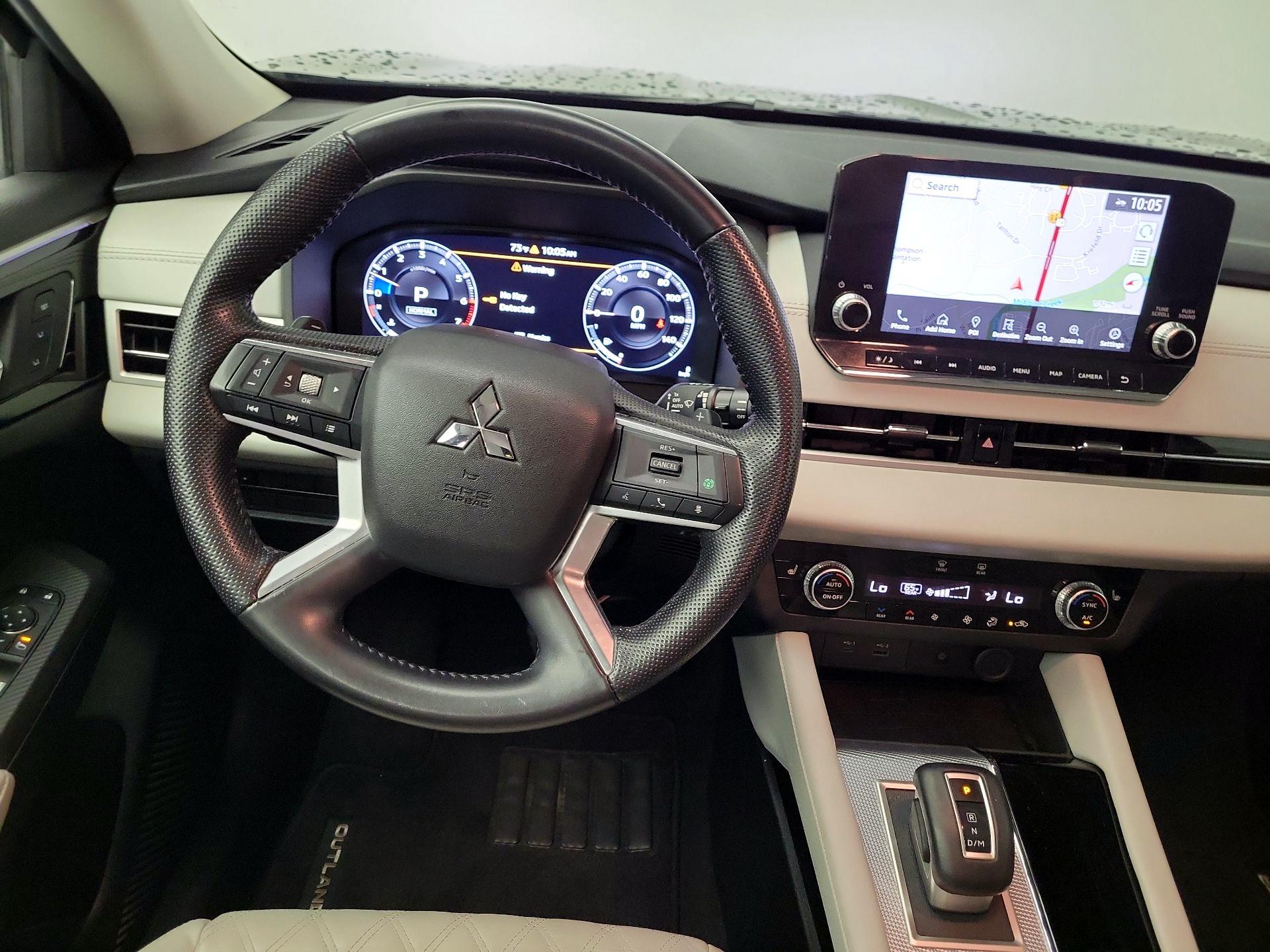 Thumbnail: 2022 Mitsubishi Outlander - 10