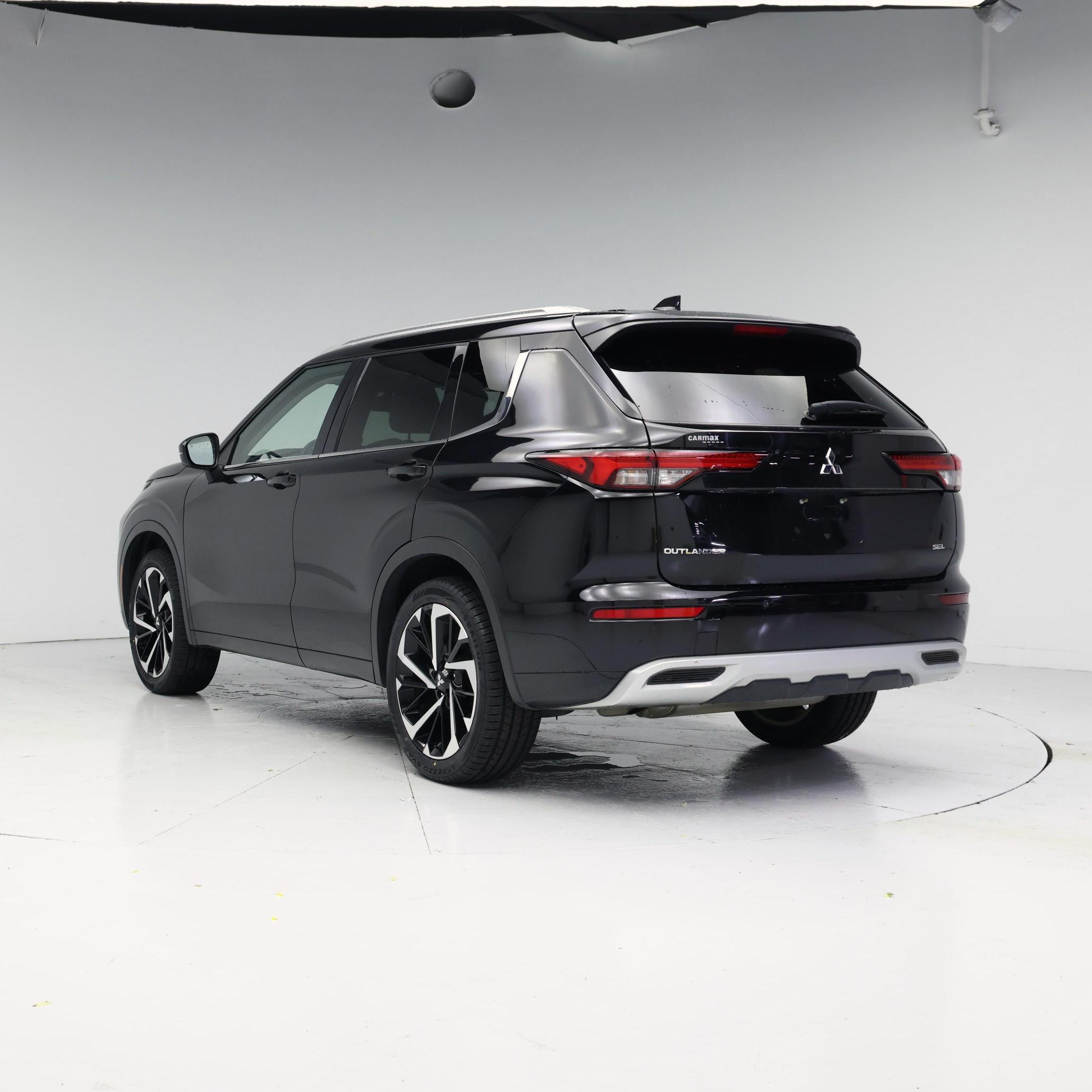 Thumbnail: 2022 Mitsubishi Outlander - 2