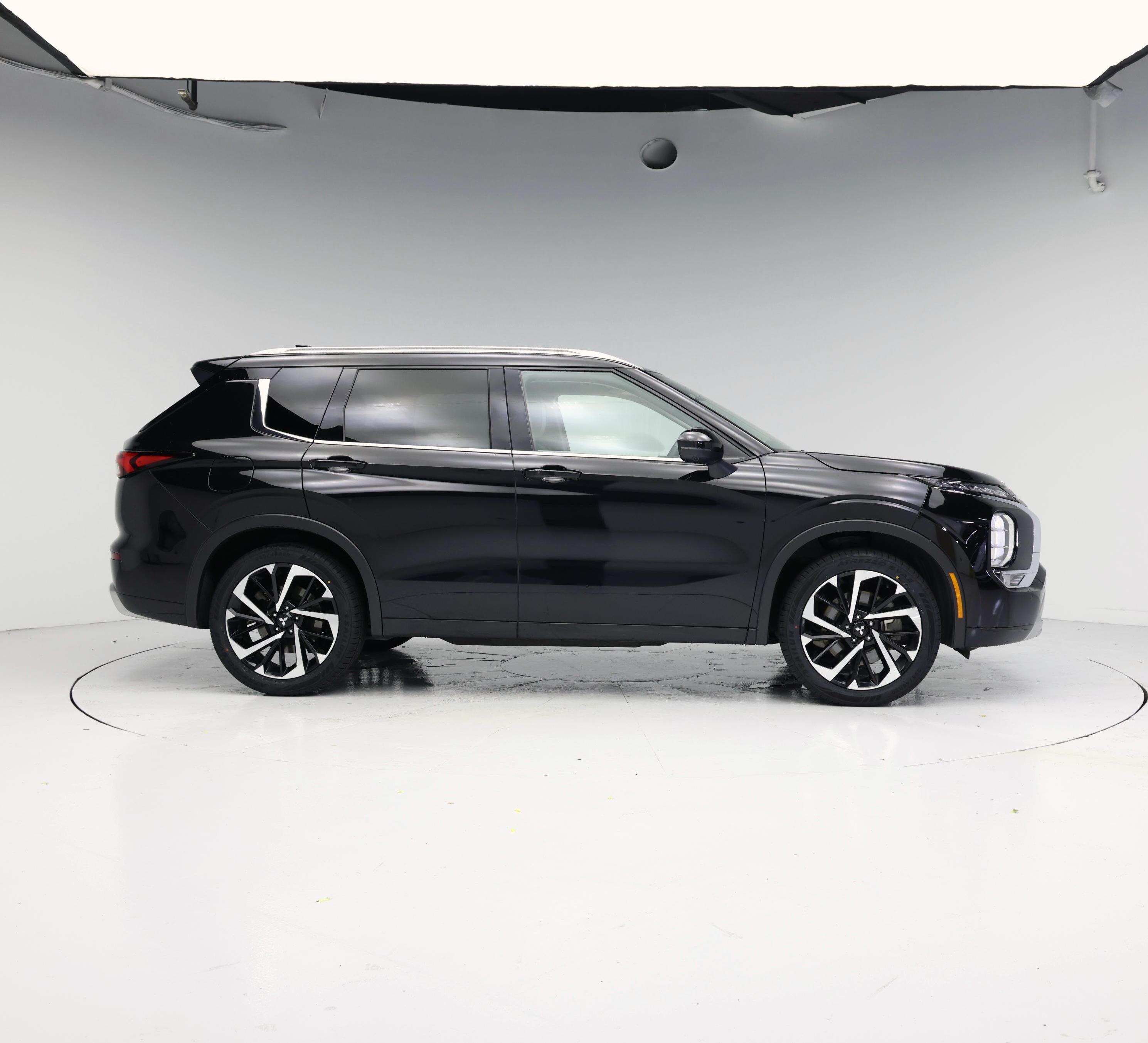 Thumbnail: 2022 Mitsubishi Outlander - 7