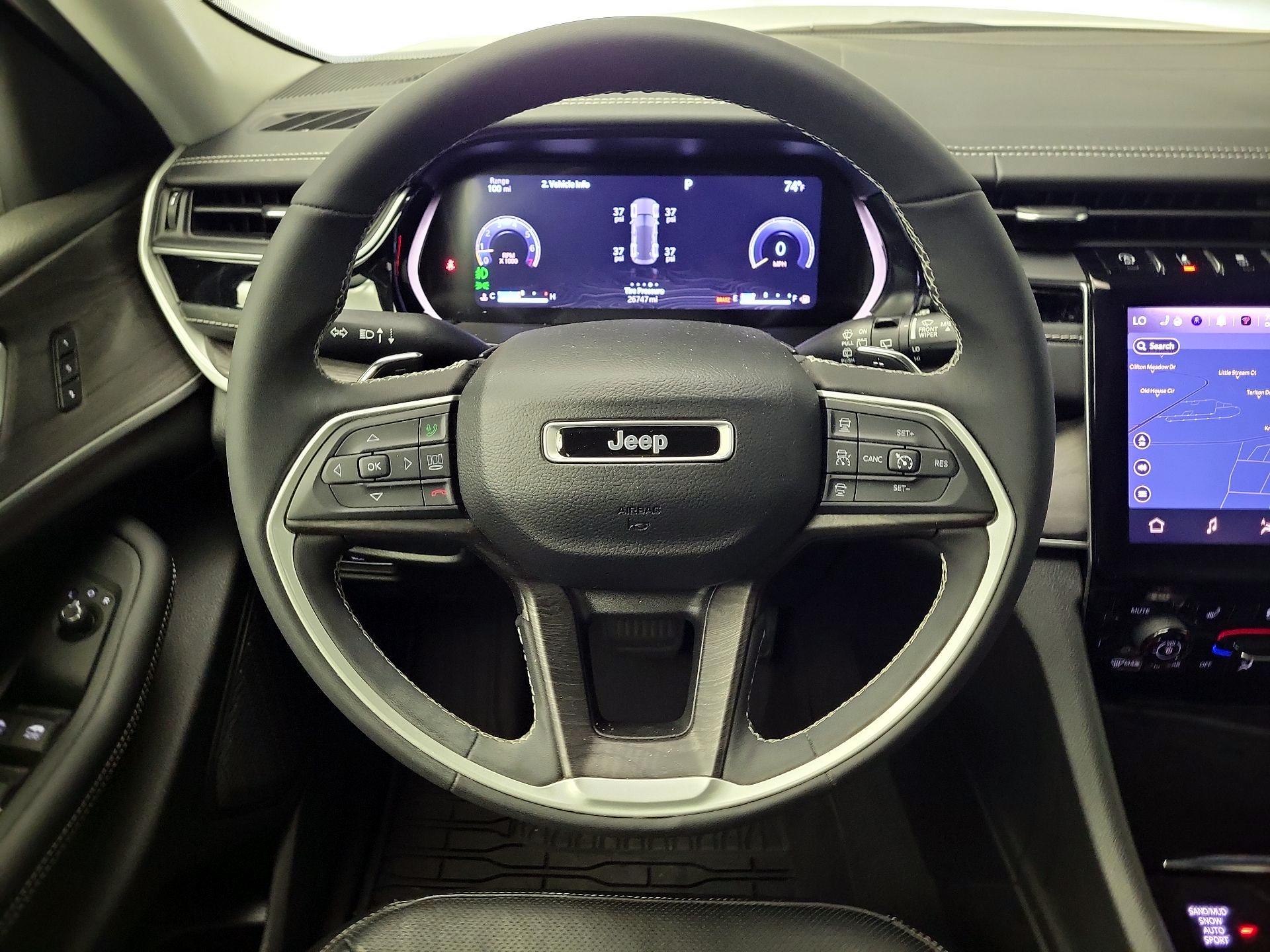 Thumbnail: 2023 Jeep Grand Cherokee - 10