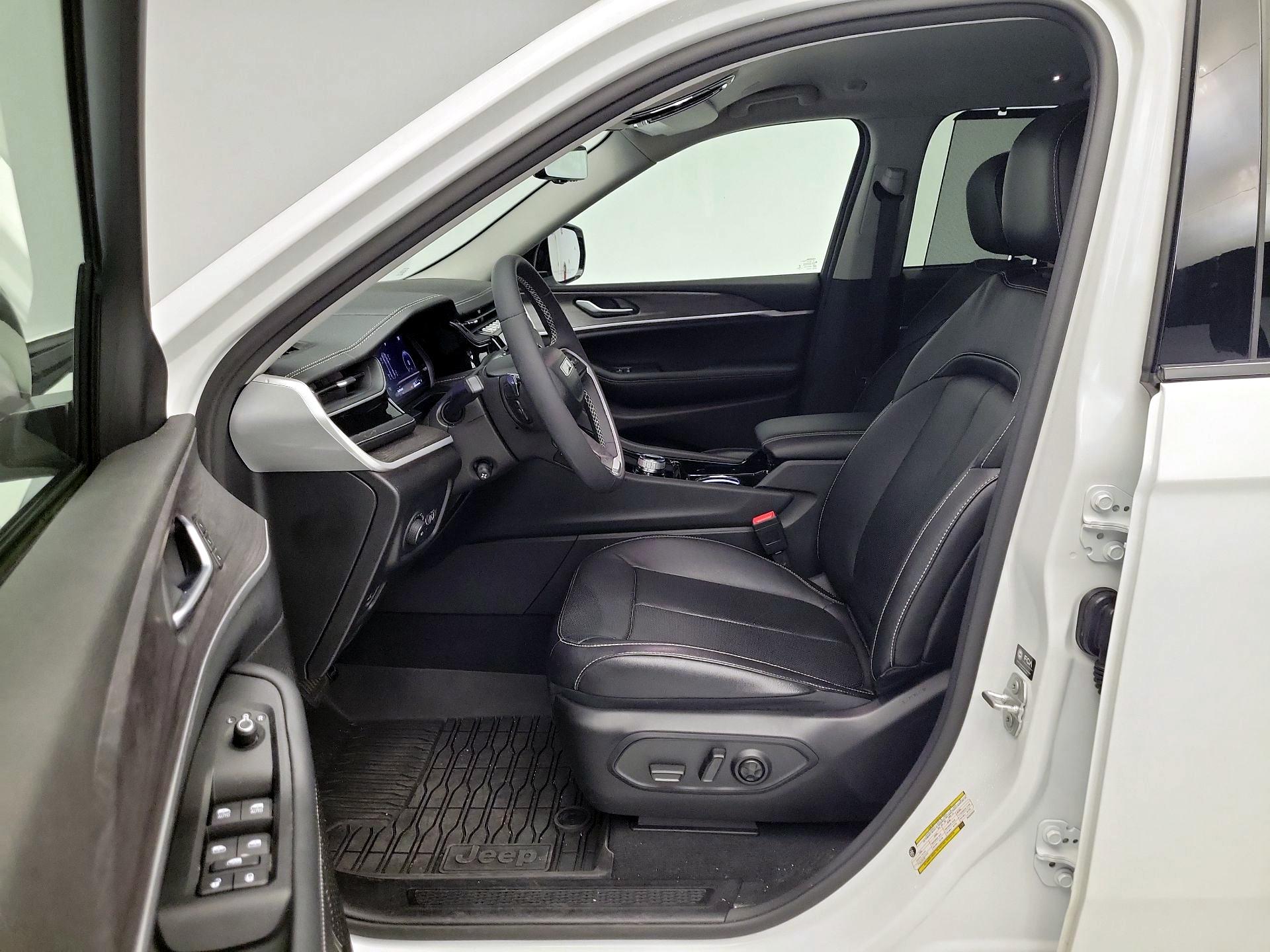 Thumbnail: 2023 Jeep Grand Cherokee - 11