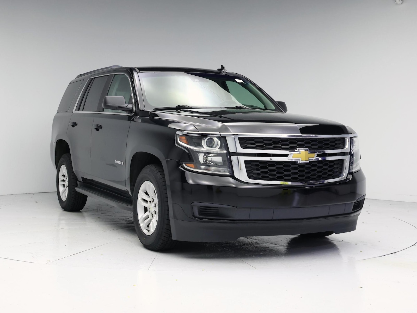 2018 Chevrolet Tahoe LT - Photo 2