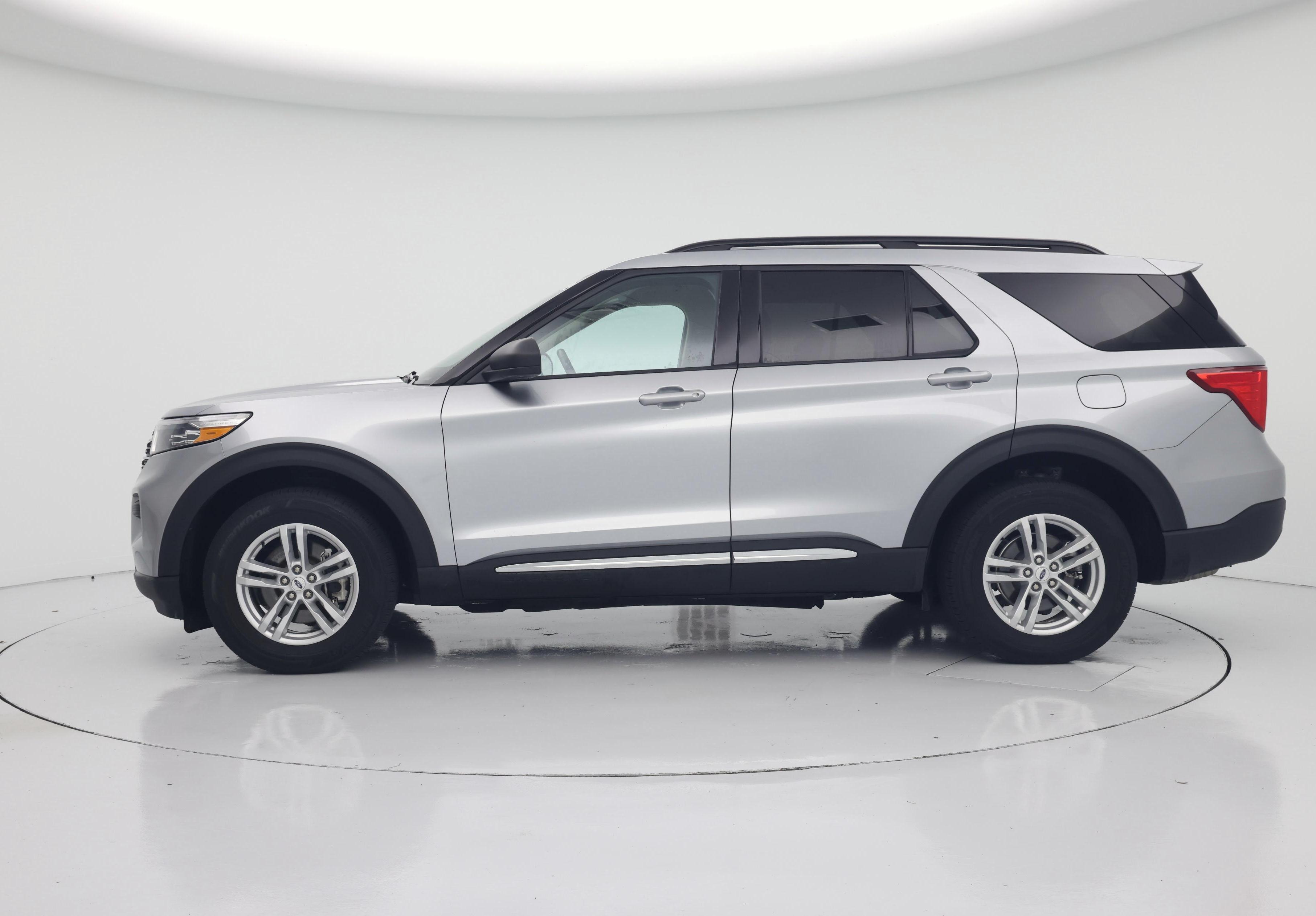Thumbnail: 2022 Ford Explorer - 3