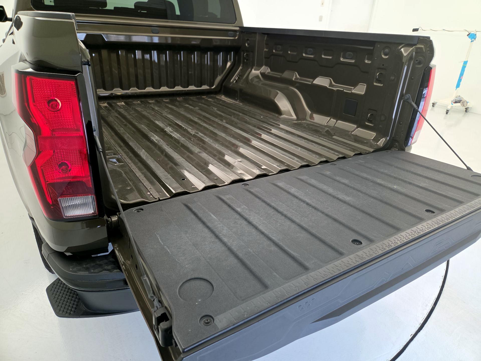 Thumbnail: 2023 Chevrolet Colorado - 19