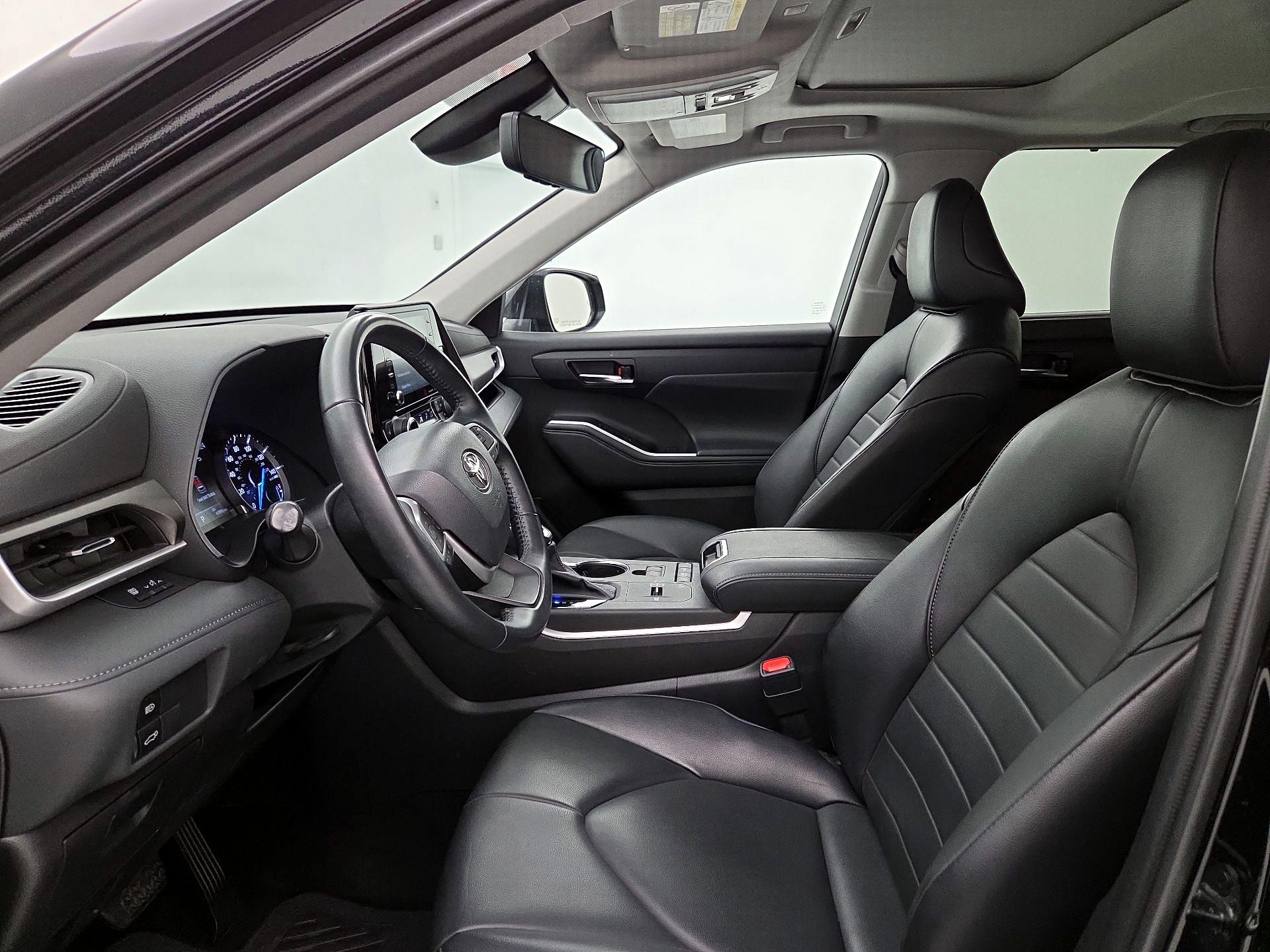 Thumbnail: 2022 Toyota Highlander - 11