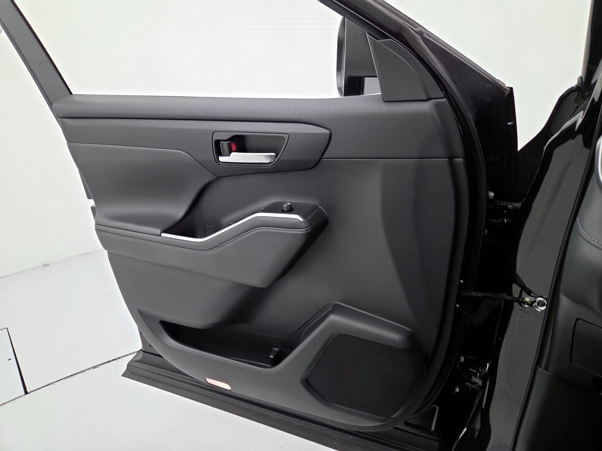 Thumbnail: 2022 Toyota Highlander - 12