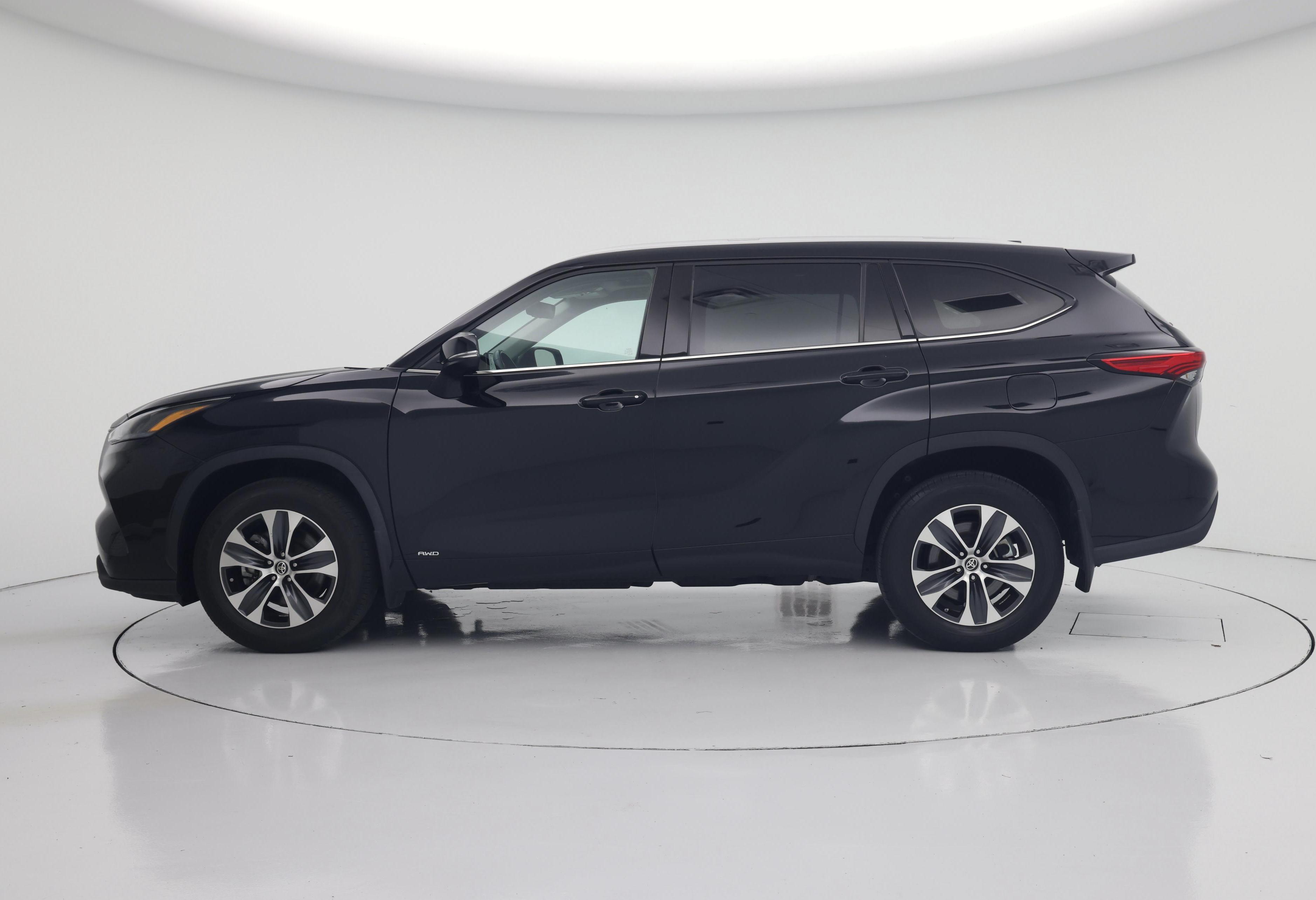 Thumbnail: 2022 Toyota Highlander - 3