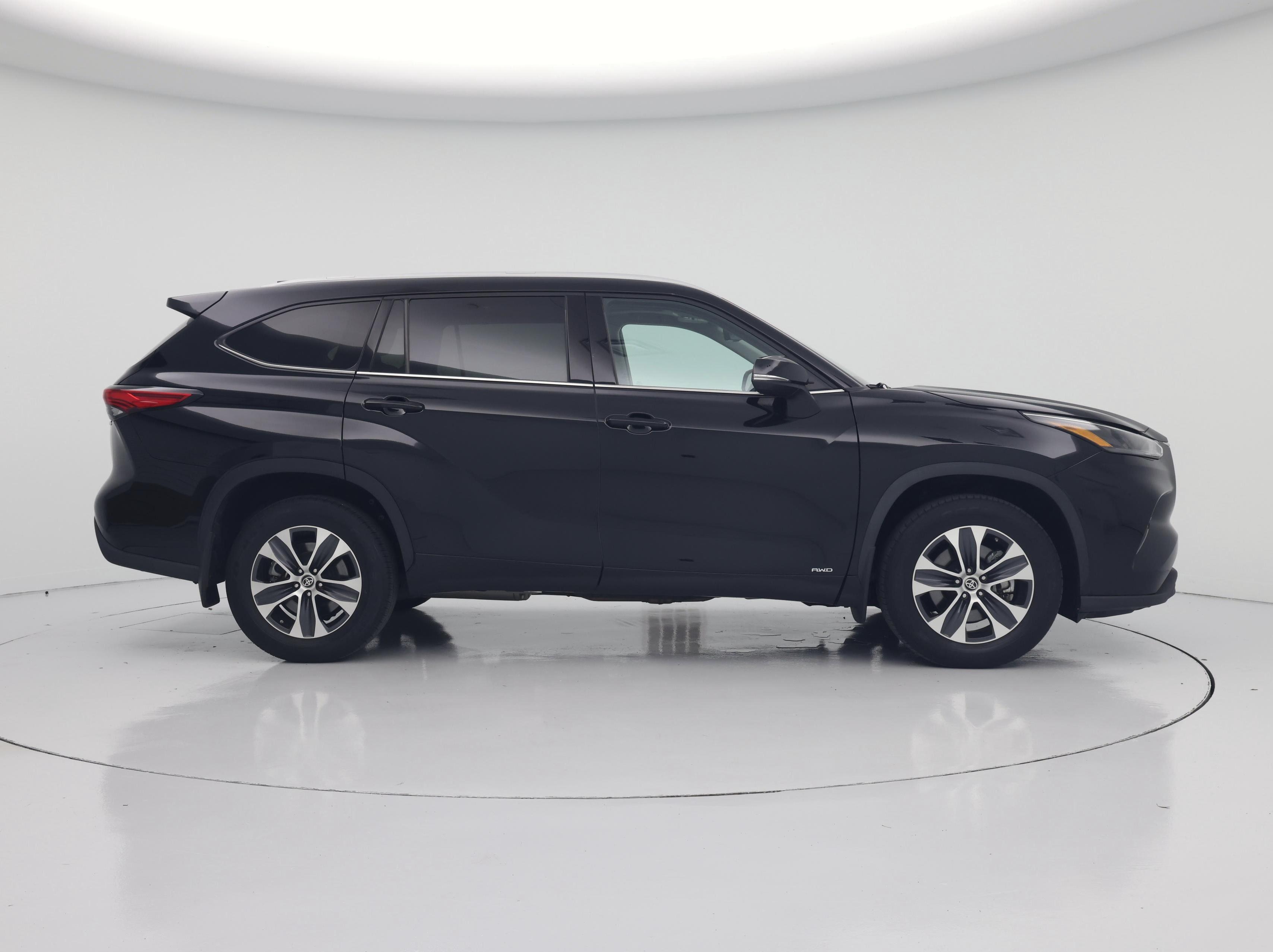 Thumbnail: 2022 Toyota Highlander - 7