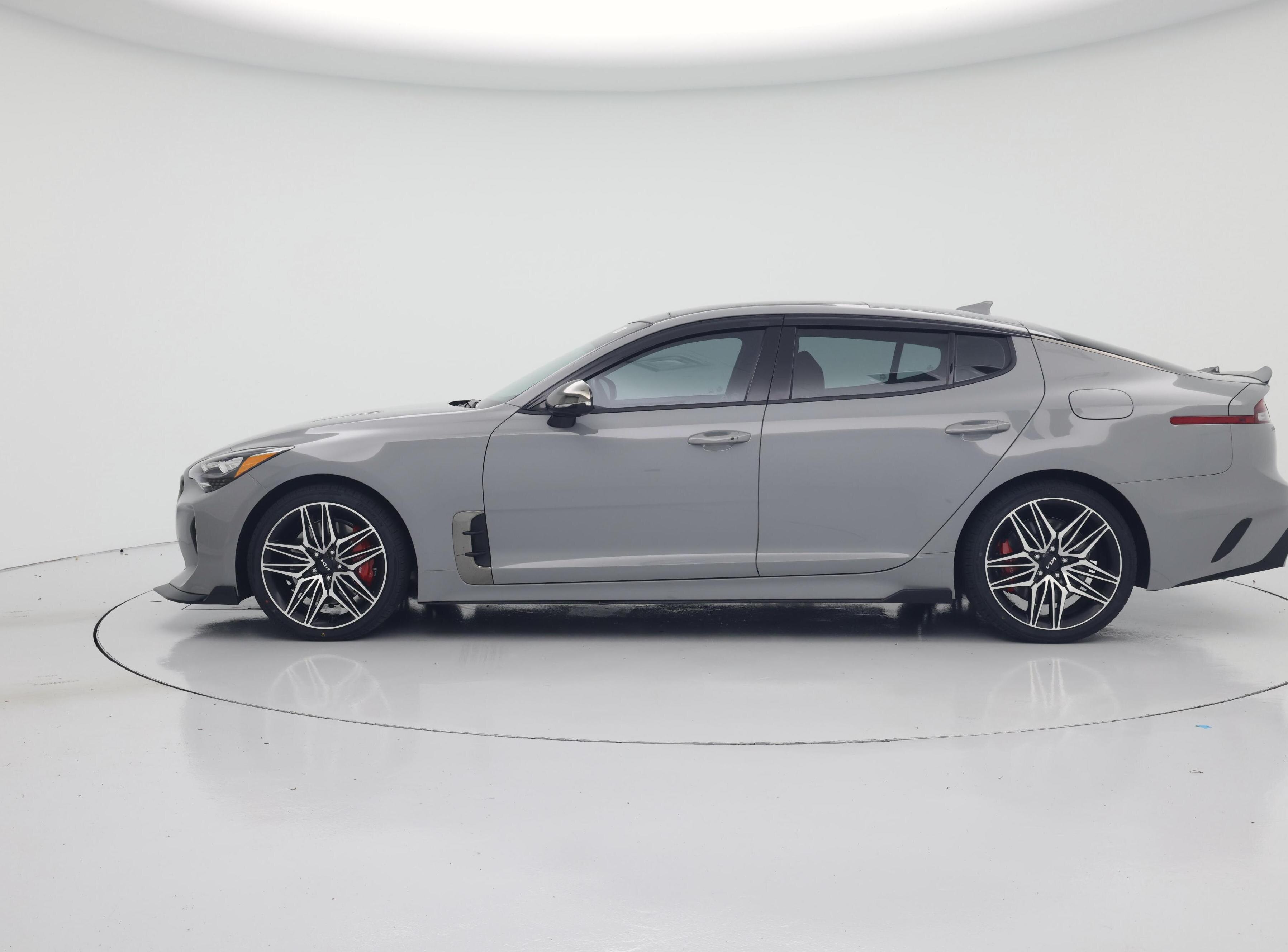 Thumbnail: 2022 Kia Stinger - 3
