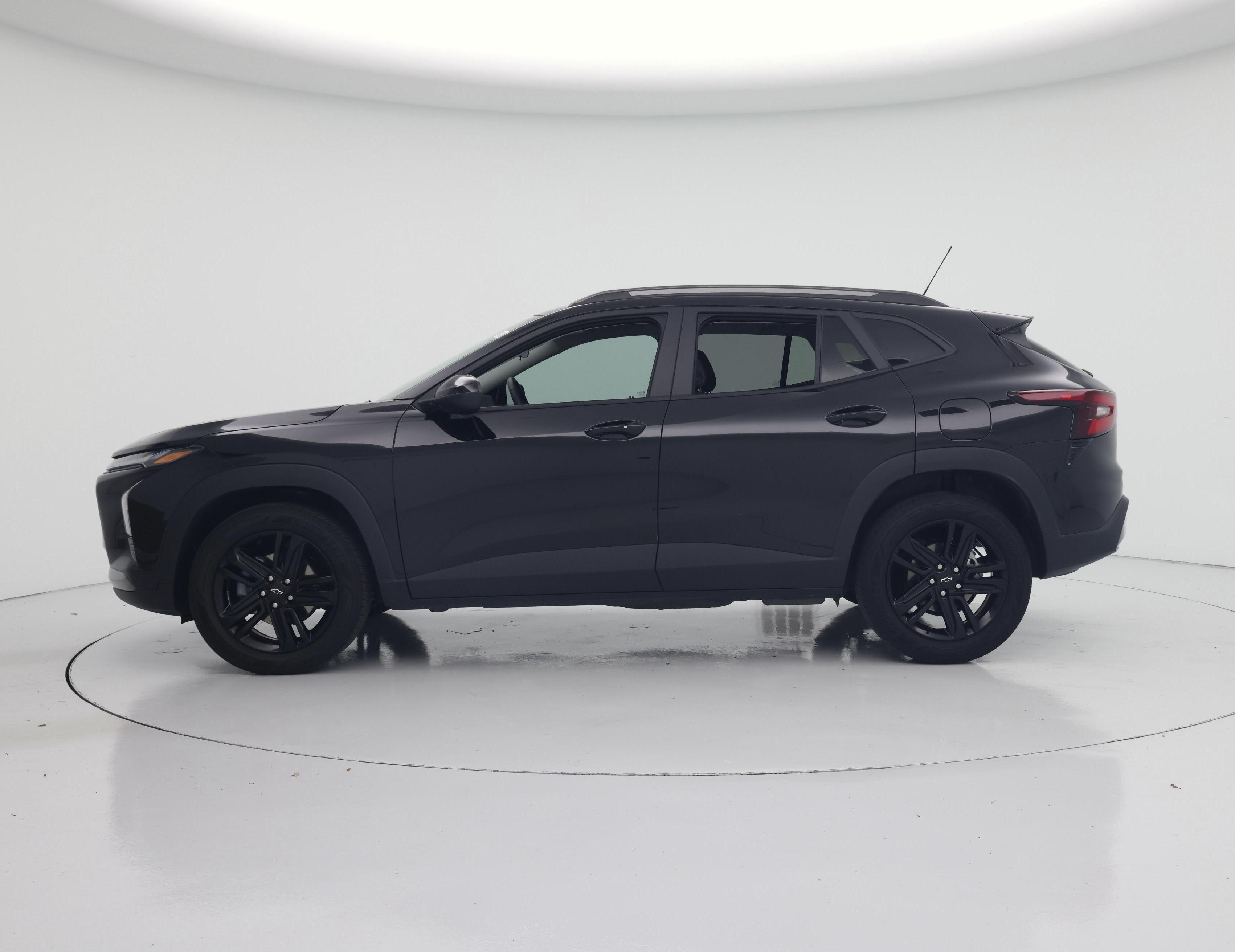 Thumbnail: 2025 Chevrolet Trax - 3