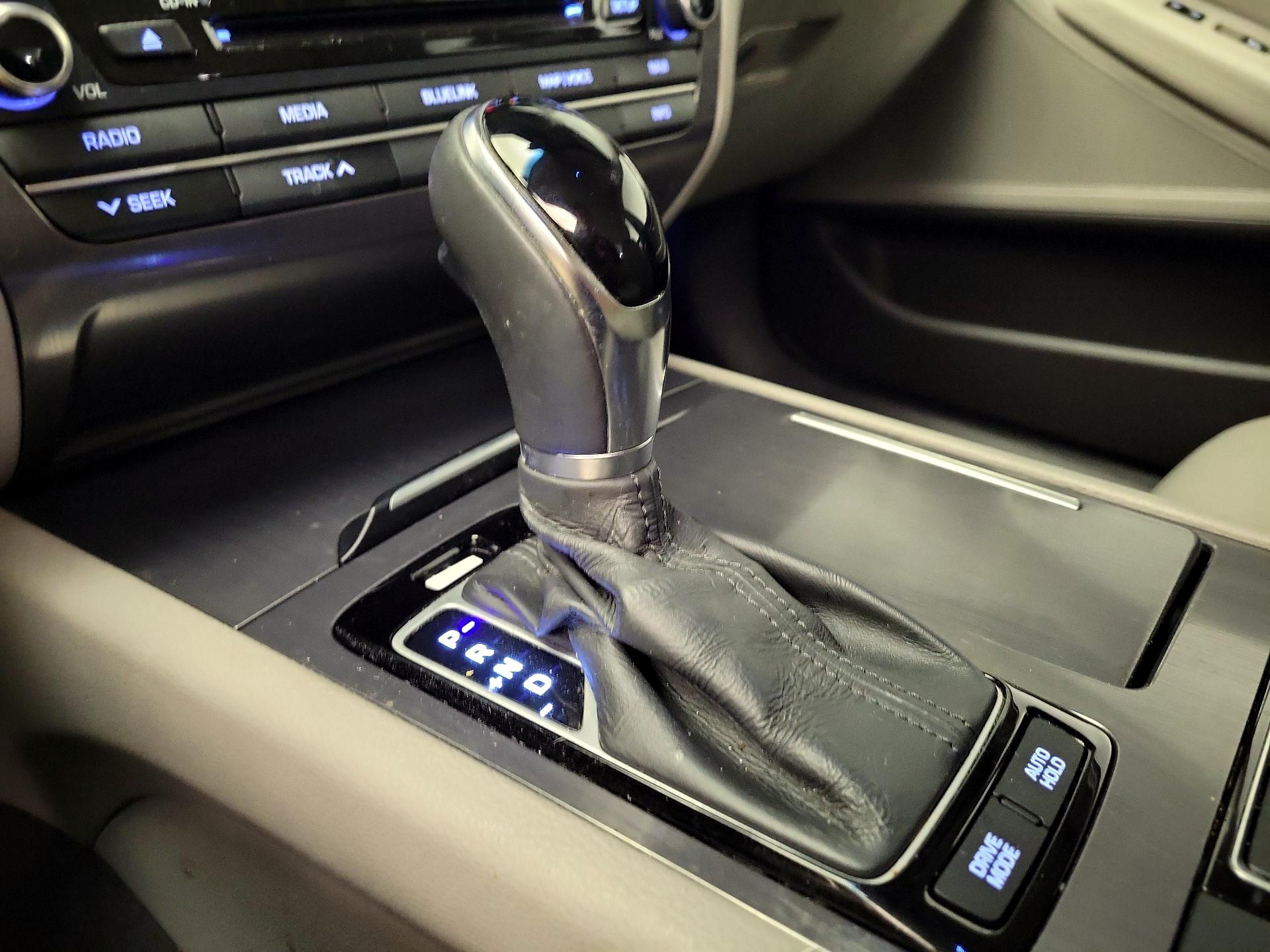 Thumbnail: 2017 Genesis G80 - 17
