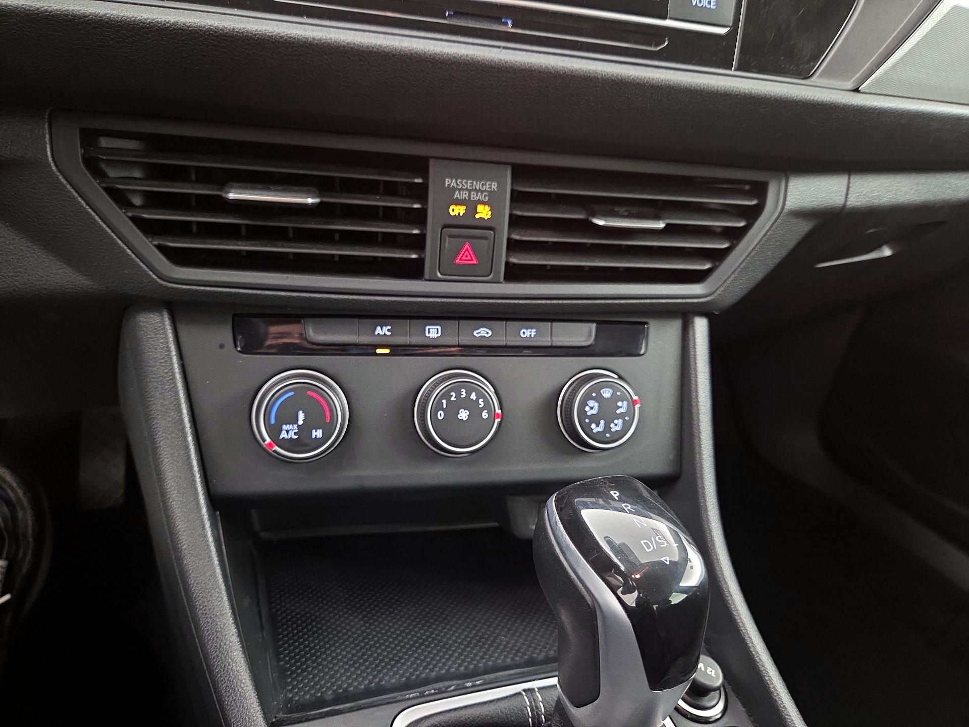Thumbnail: 2024 Volkswagen Jetta - 16