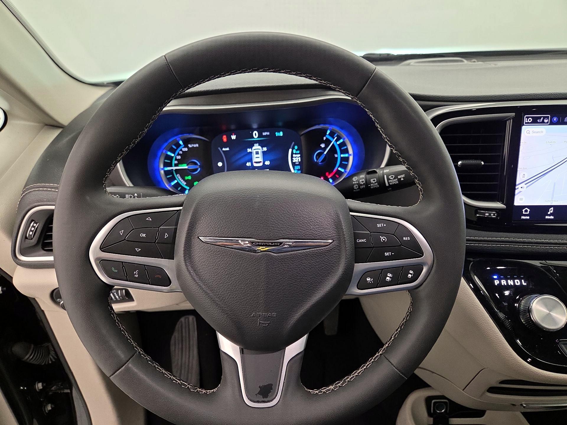 Thumbnail: 2024 Chrysler Pacifica - 10