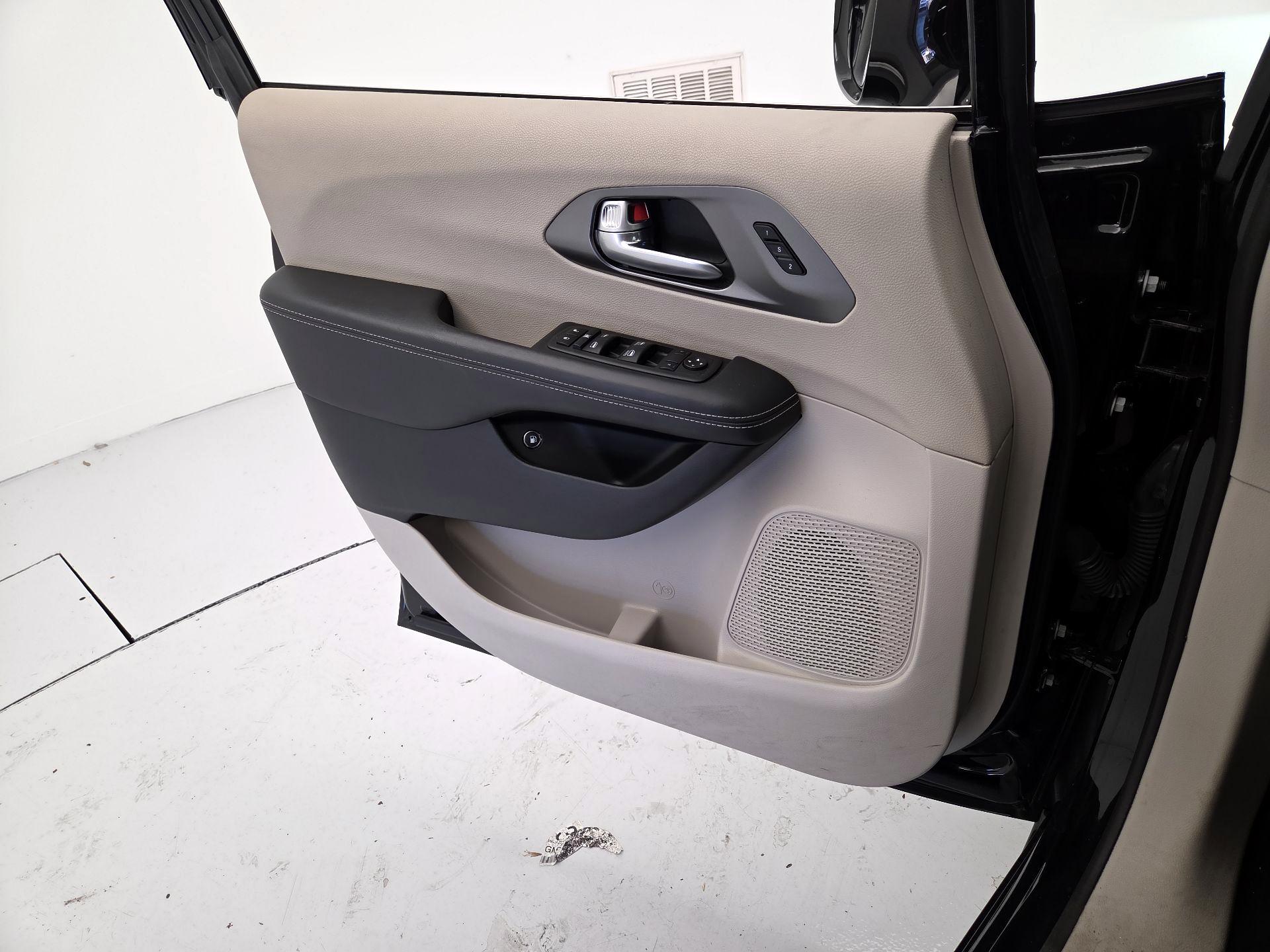 Thumbnail: 2024 Chrysler Pacifica - 12