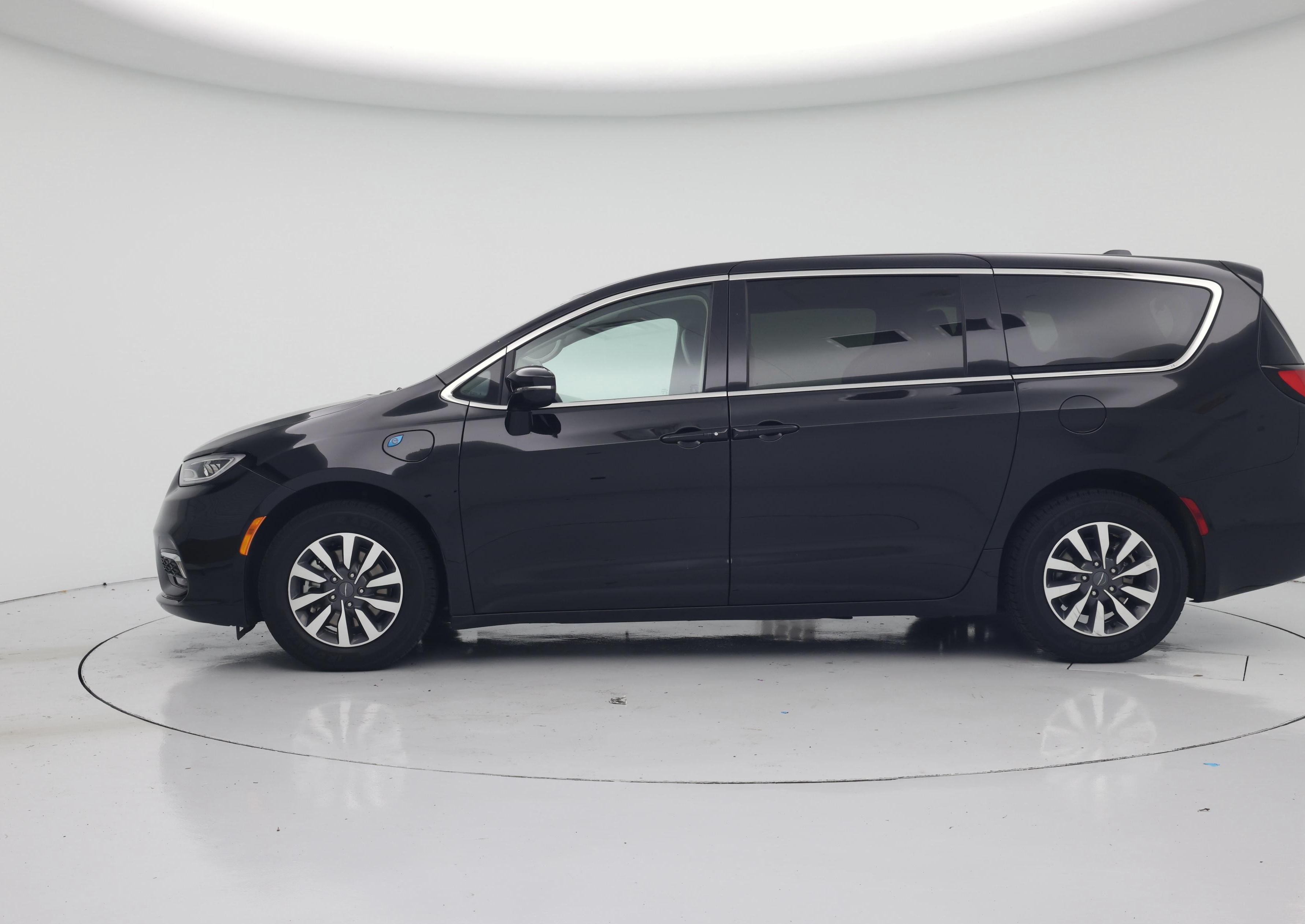 Thumbnail: 2024 Chrysler Pacifica - 3