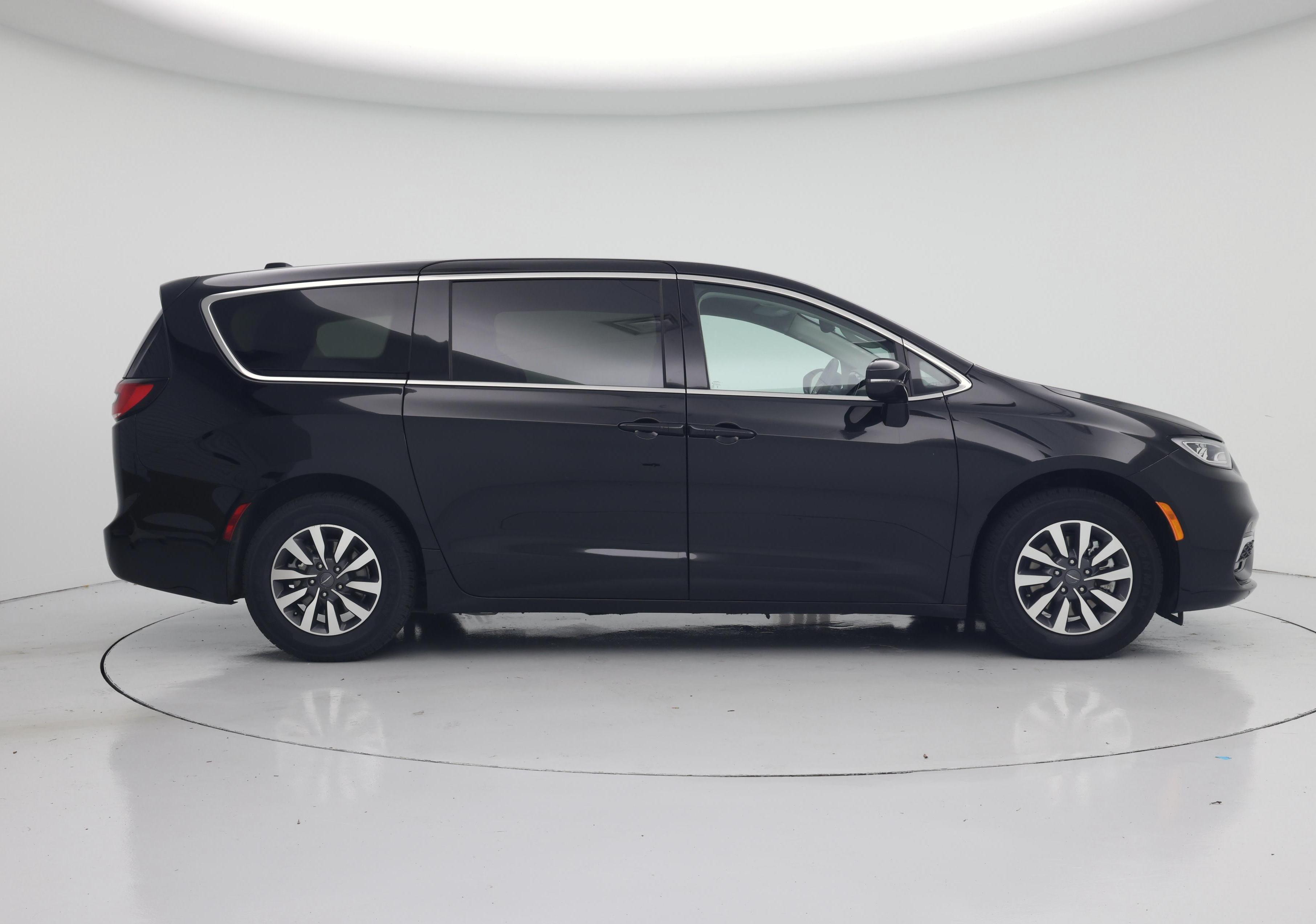 Thumbnail: 2024 Chrysler Pacifica - 7