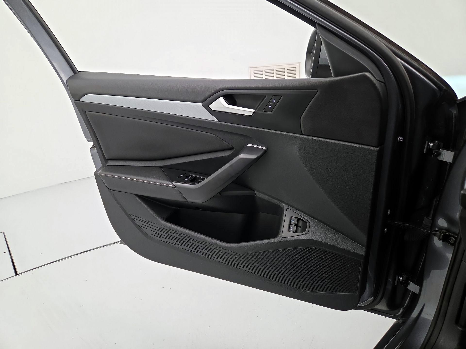 Thumbnail: 2024 Volkswagen Jetta - 12