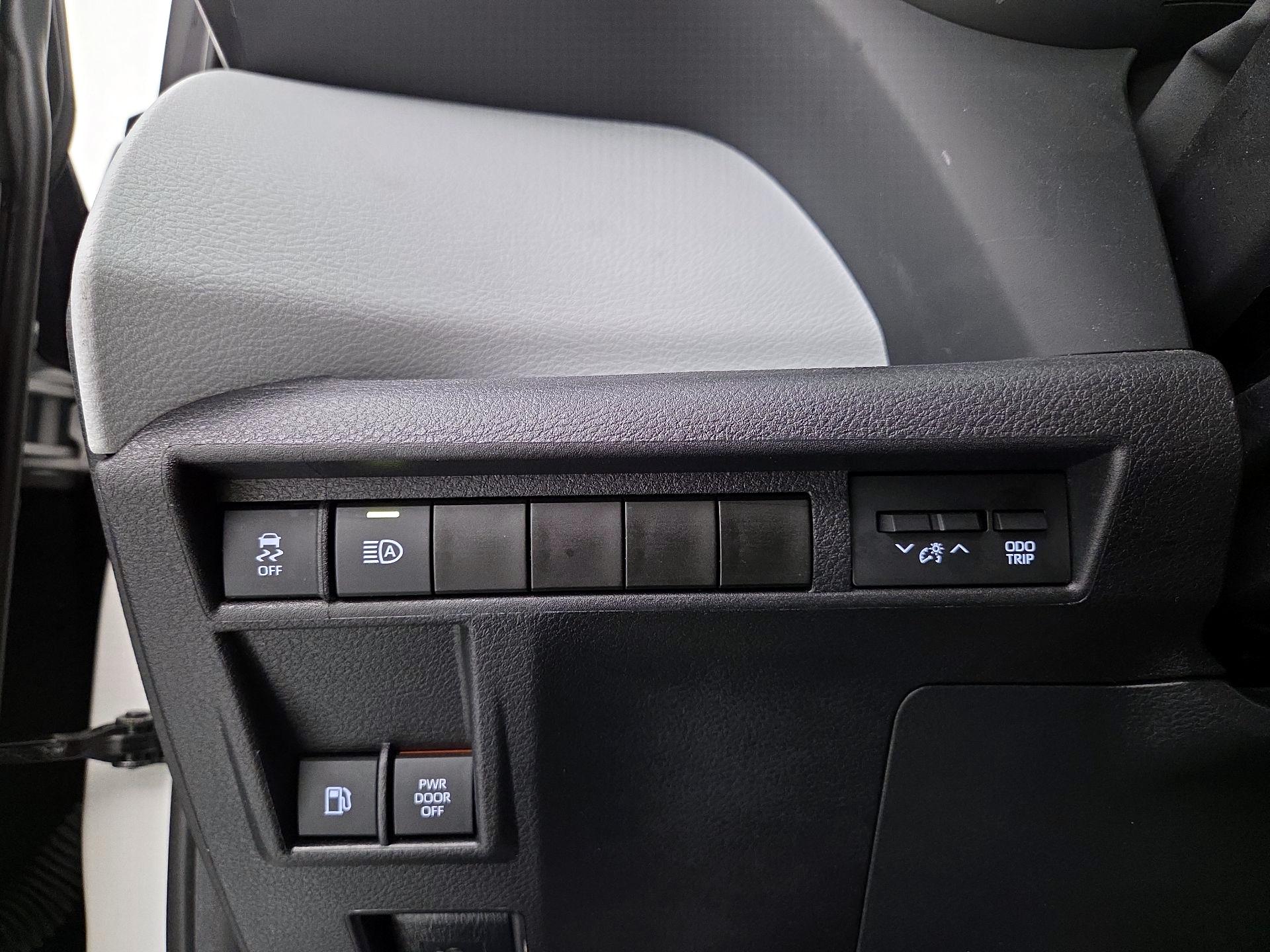 Thumbnail: 2025 Toyota Sienna - 13