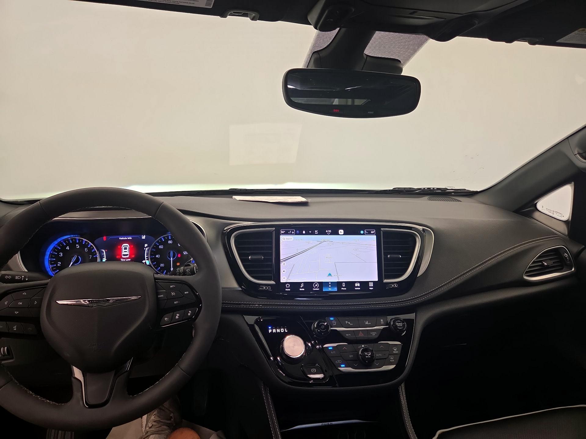 Thumbnail: 2023 Chrysler Pacifica - 9