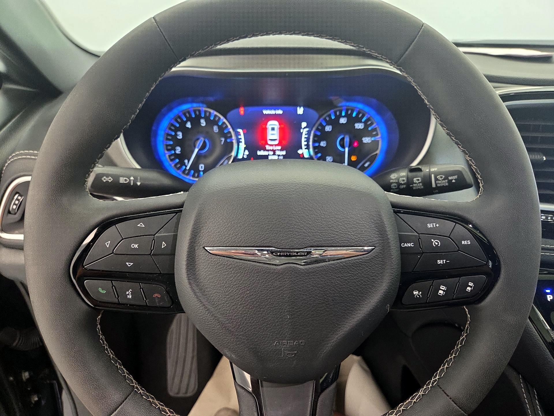 Thumbnail: 2023 Chrysler Pacifica - 10