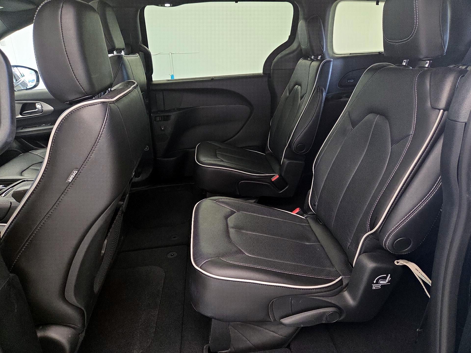 Thumbnail: 2023 Chrysler Pacifica - 20