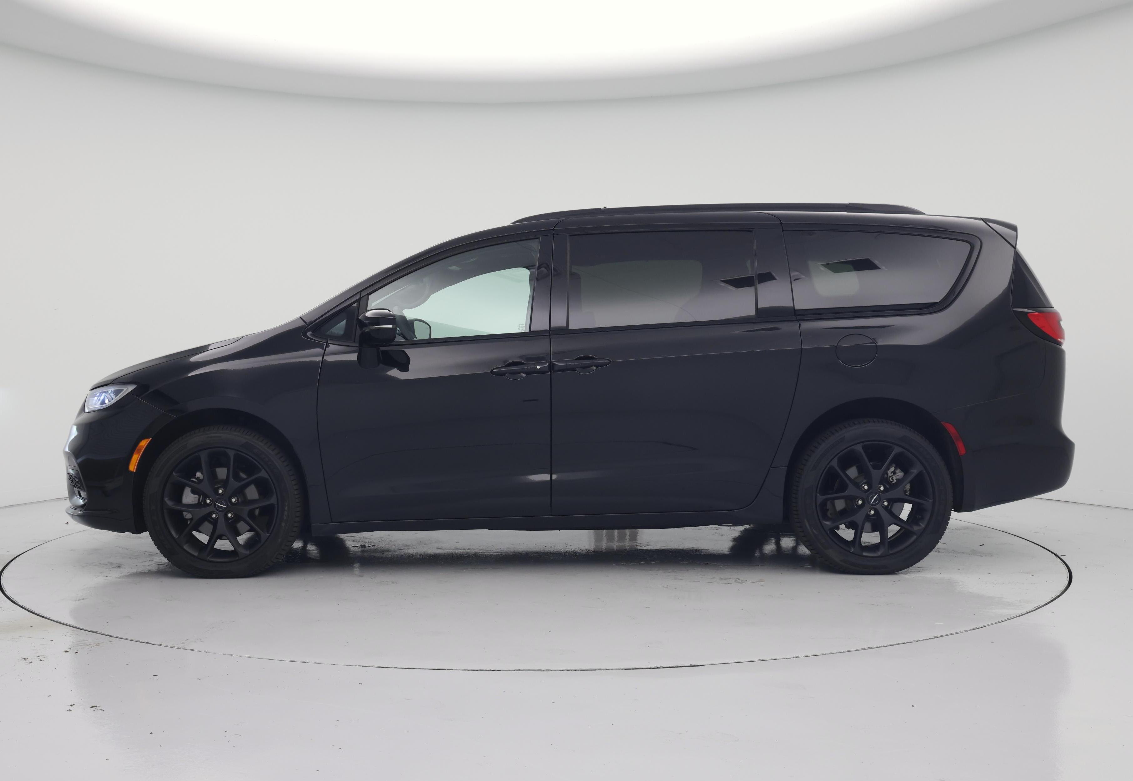 Thumbnail: 2023 Chrysler Pacifica - 3