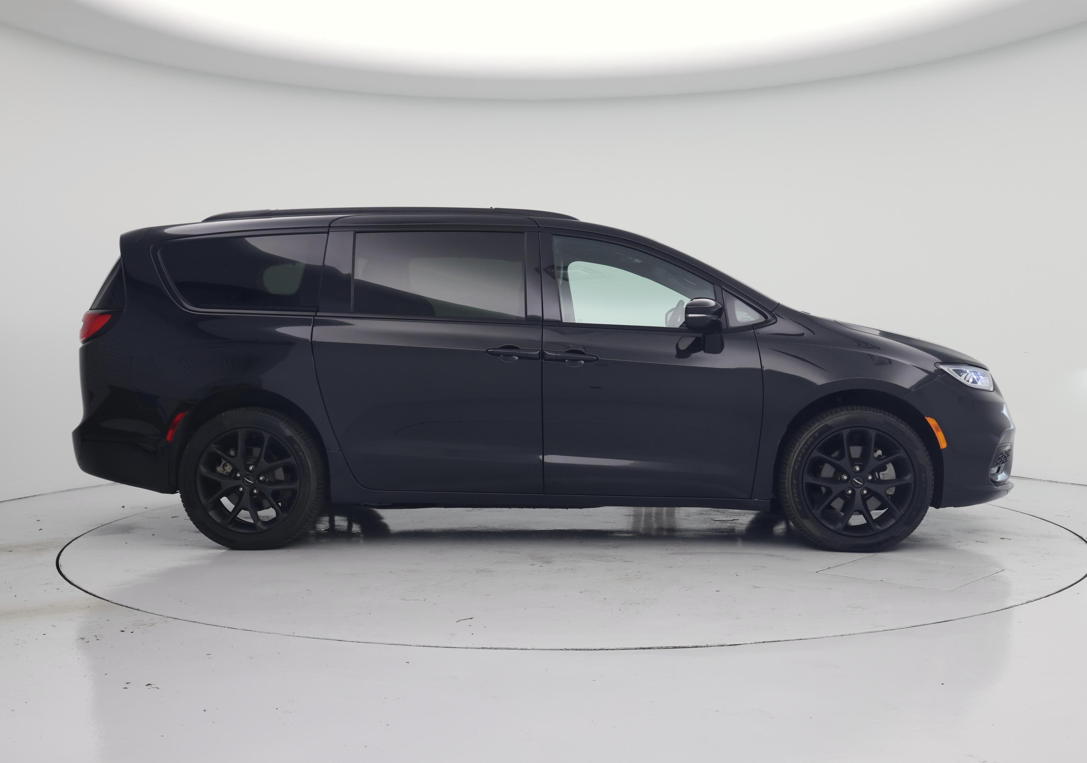 Thumbnail: 2023 Chrysler Pacifica - 7